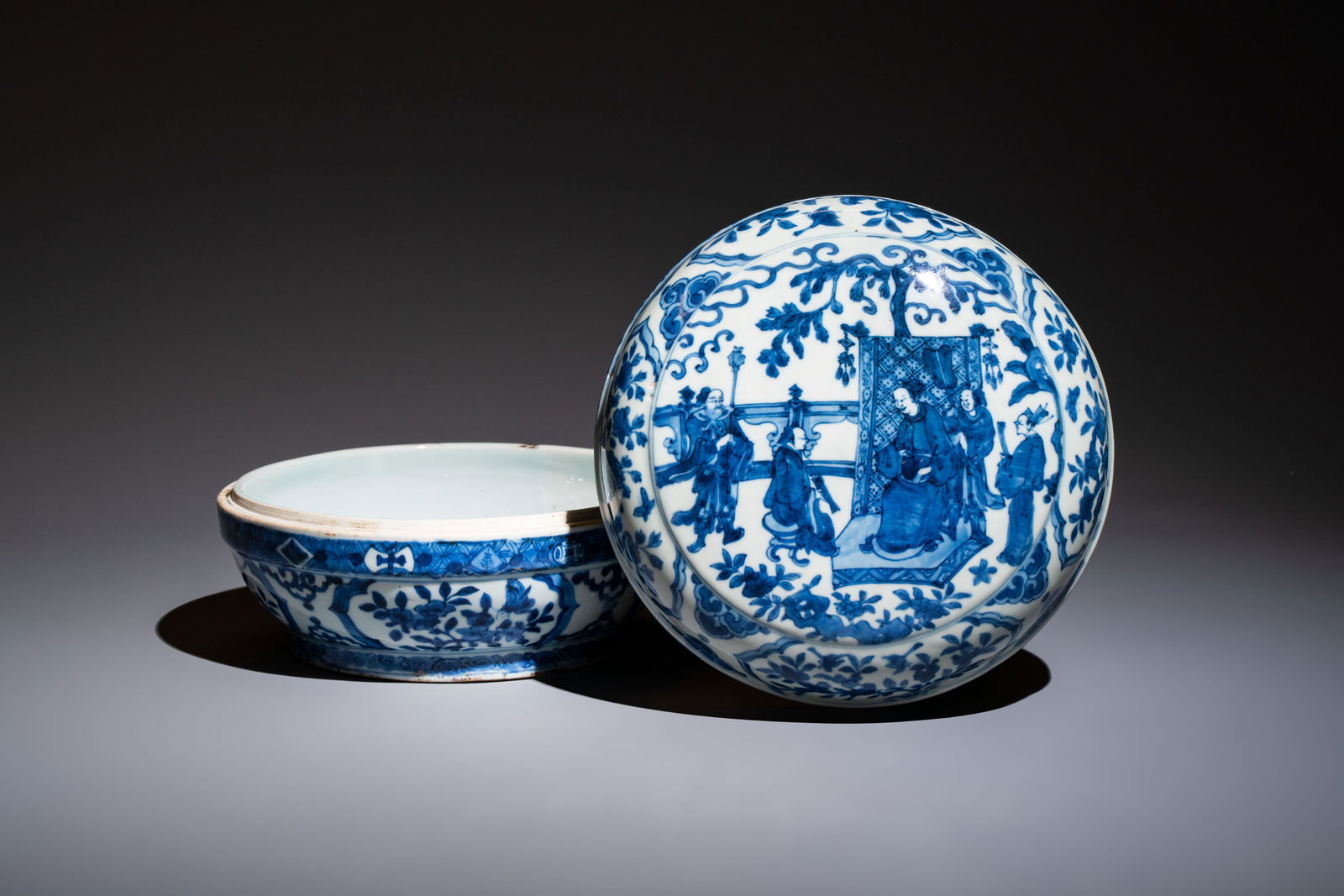 A circular Chinese blue and white box and cover, Wanli mark and of the period (1 of 8)