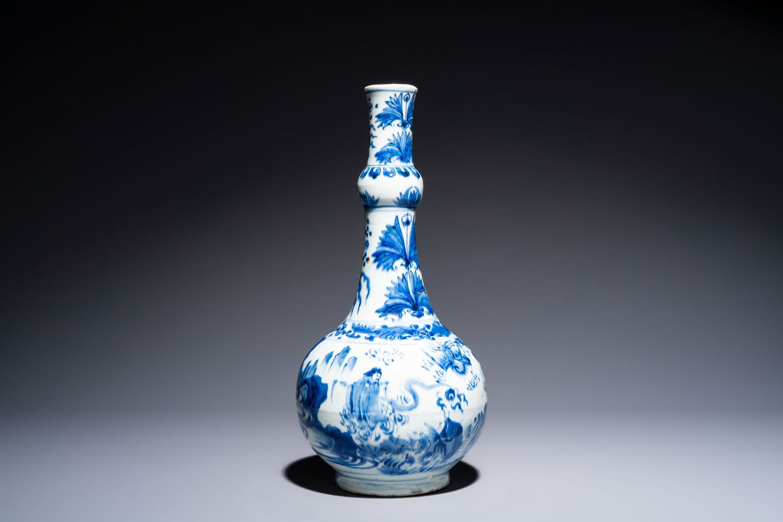 A rare Chinese blue and white bottle vase with narrative design, Transitional period (1 of 8)