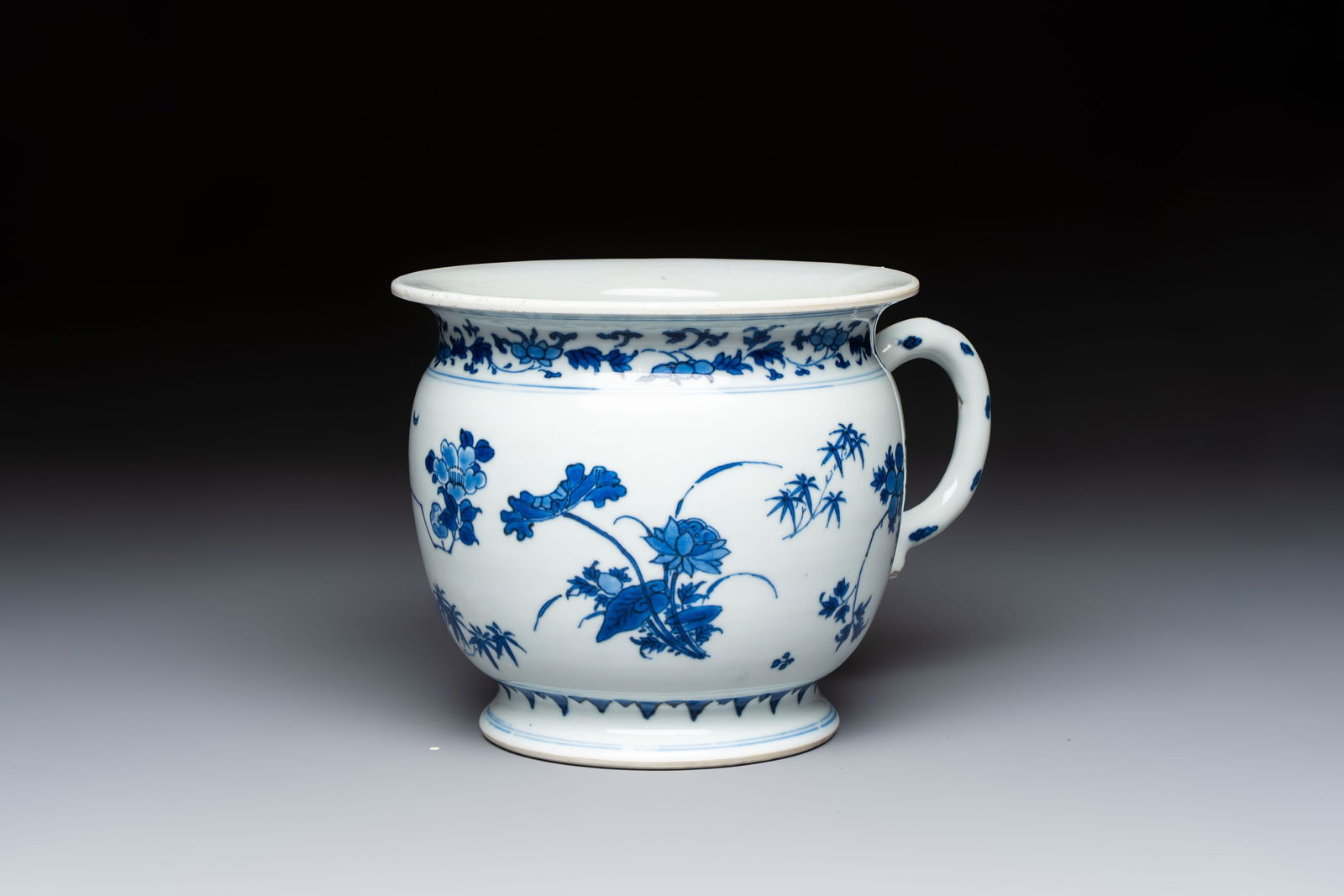 A Chinese blue and white 'Floral' chamber pot, Transitional period (1 of 7)