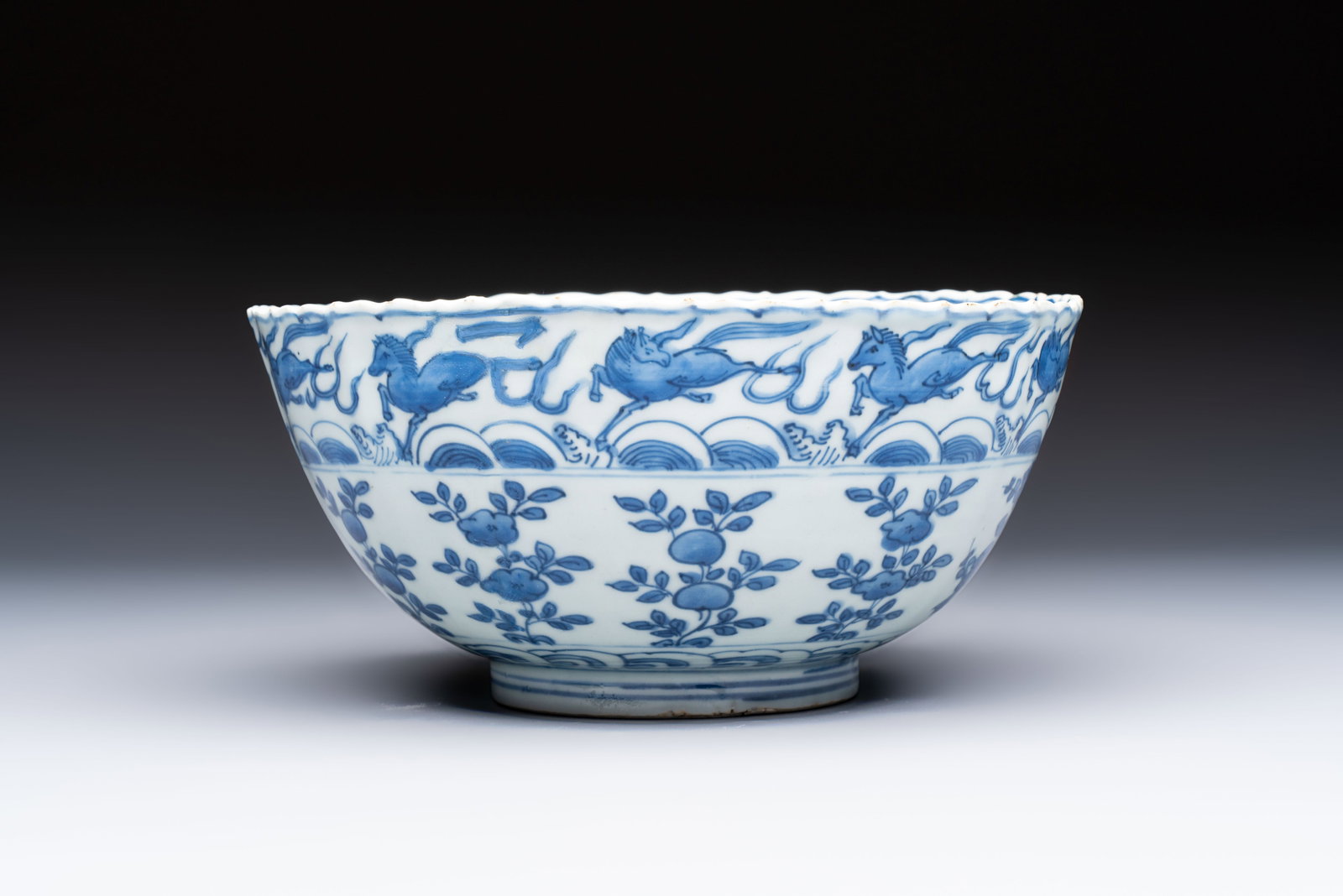 A Chinese blue and white 'Flying Horses' bowl, Fu Gui Jia Qi mark, Wanli: A Chinese blue and white 'Flying Horses' bowl, Fu Gui Jia Qi mark, Wanli Dia.: 21,5 cm - H.: 10,4 cm