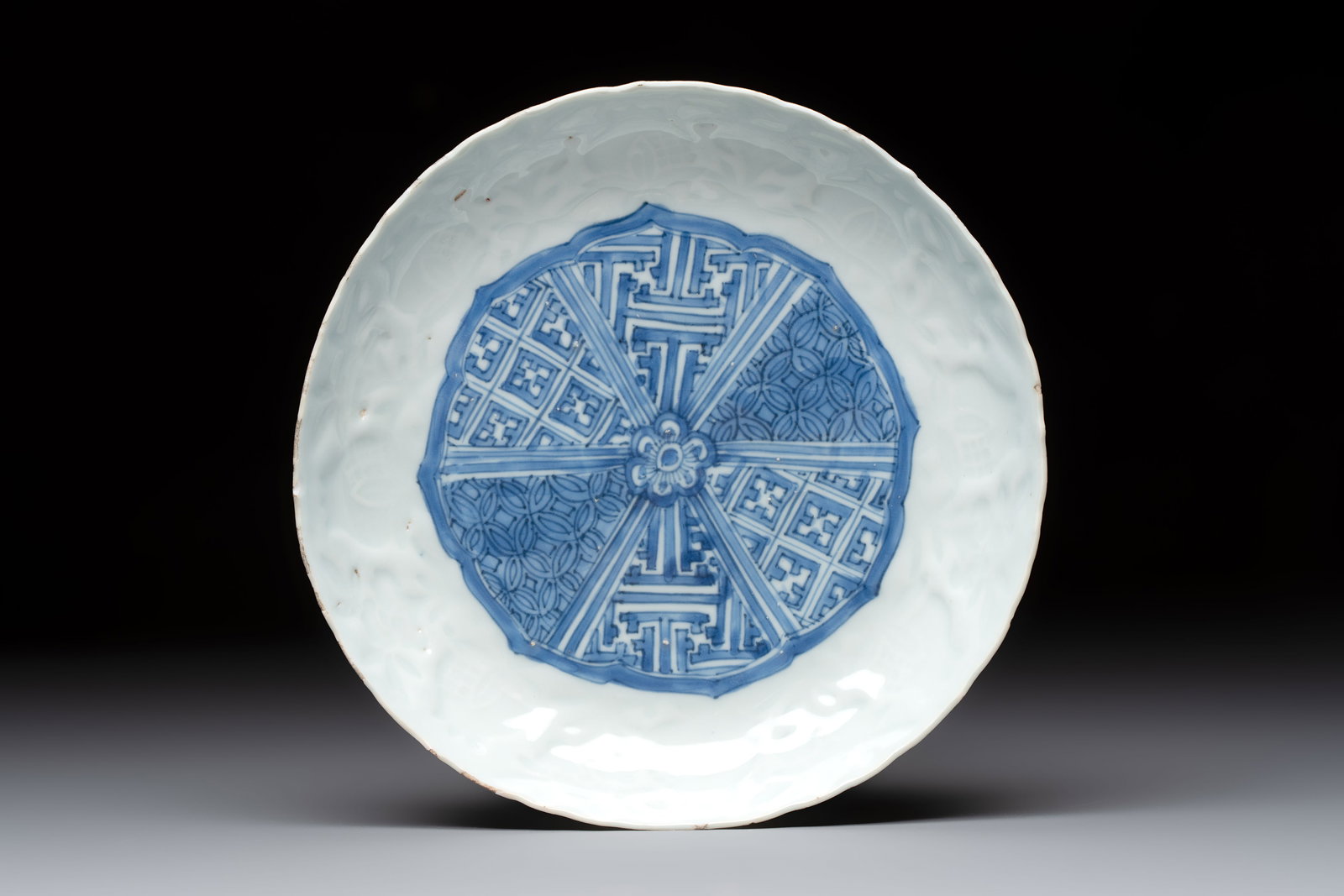 A fine Chinese blue and white moulded Kraak porcelain dish with incised 'Pomegranates' rim, Wanli (1 of 3)