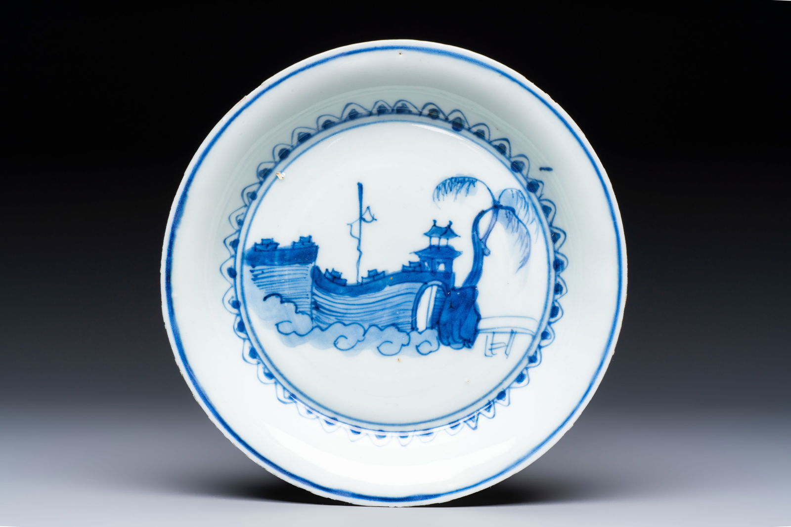 A Chinese blue and white Ko-Sometsuke 'Pavilion' plate for the Japanese market, Tianqi: A Chinese blue and white Ko-Sometsuke 'Pavilion' plate for the Japanese market, Tianqi Dia.: 15,8 cm Provenance: - The Geoffrey Middle Collection, UK. - Previously in the collection of David J. Hall M