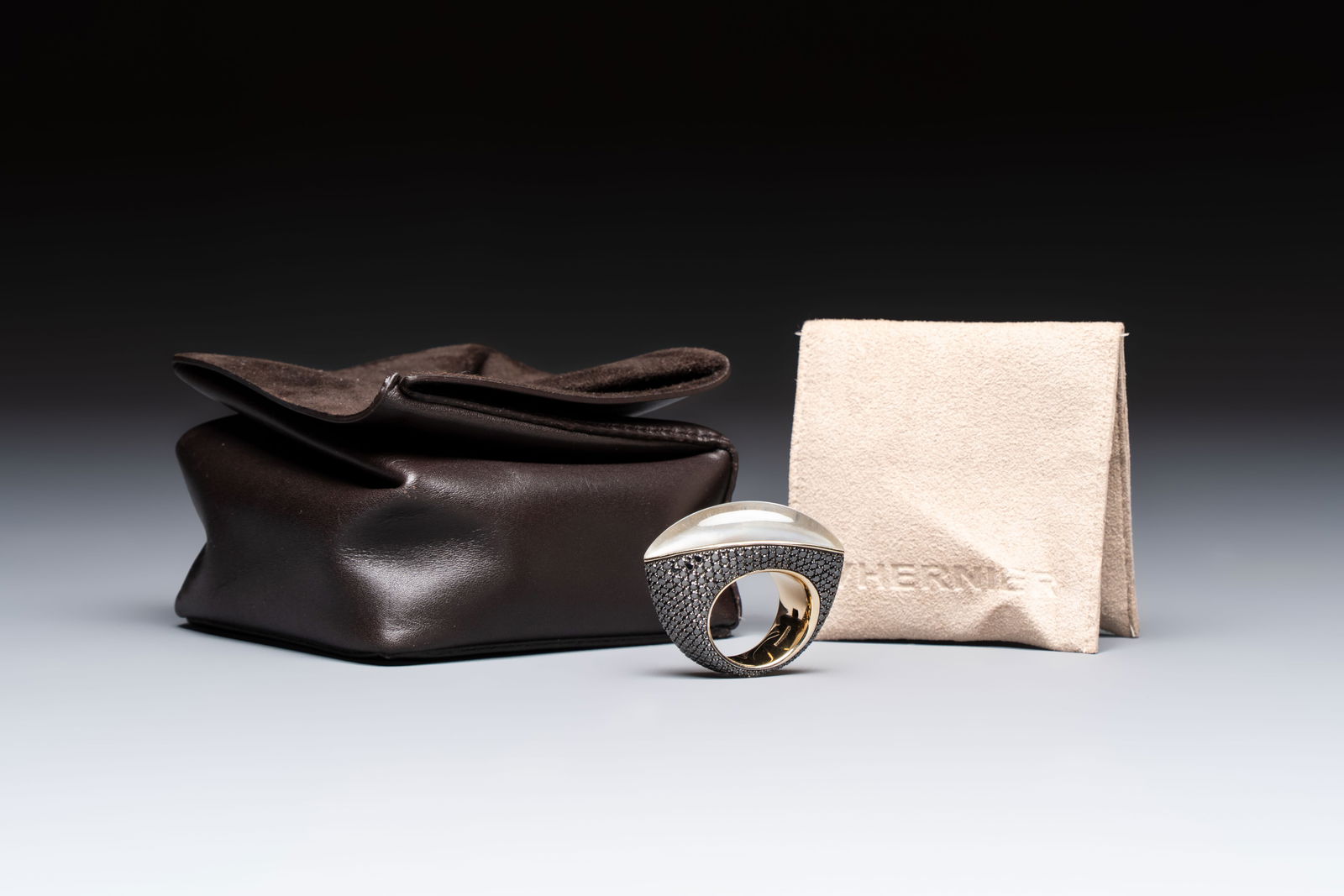 A Vhernier 'Fuseau' ring, 18kt gold, set with black diamonds, white mother-of-pearl and crystal,: A Vhernier 'Fuseau' ring, 18kt gold, set with black diamonds, white mother-of-pearl and crystal, Italy, 21st C. L.: 3,6 cm - H.: 3,4 cm (the ring) Weight: 25,61 grams (the ring) Provenance: - A privat