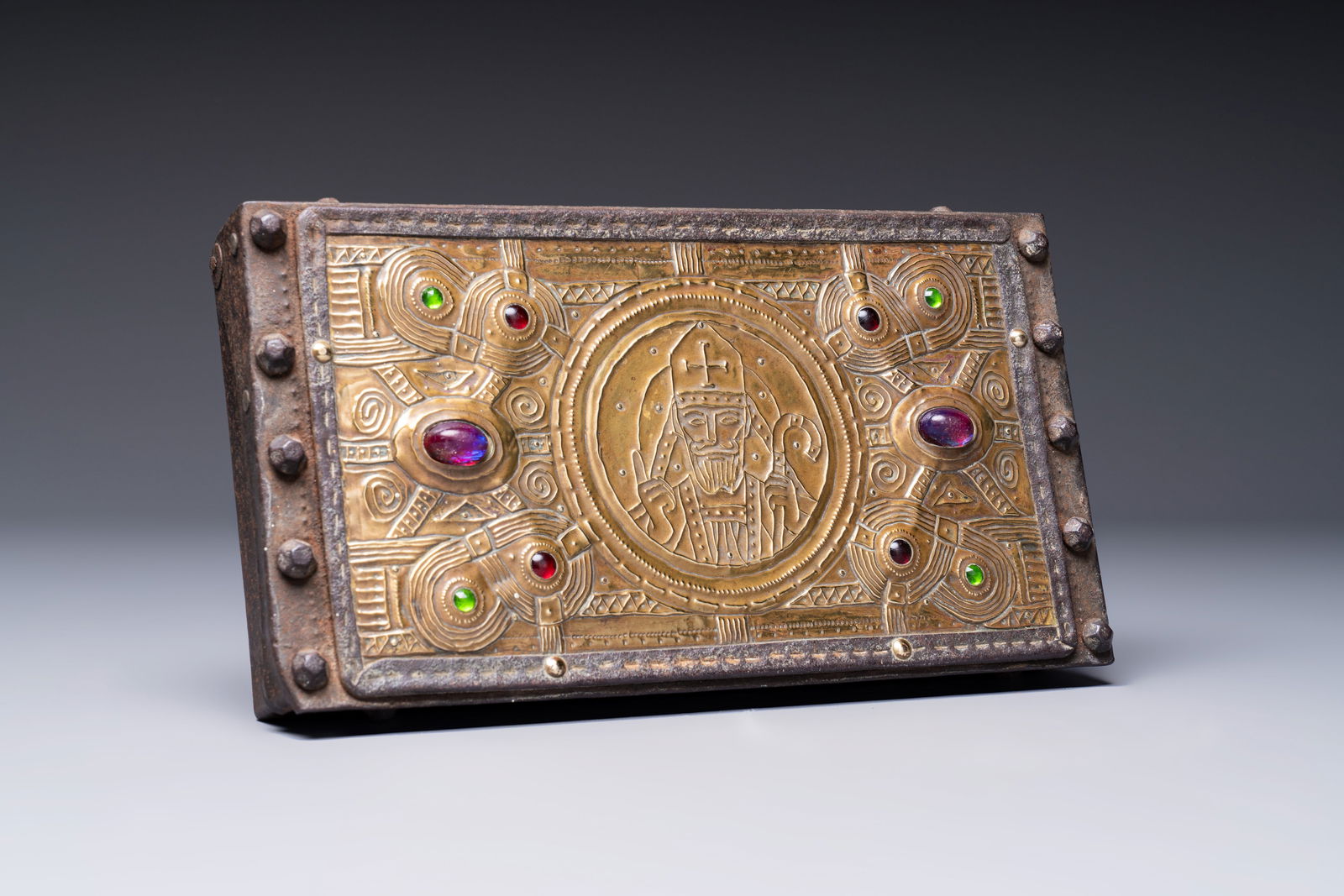 Attributed to Alfred Daguet (Paris, 1875-1942): A Gothic Revival cabochon-mounted repoussé brass: Attributed to Alfred Daguet (Paris, 1875-1942): A Gothic Revival cabochon-mounted repoussé brass and wrought iron casket, France, ca. 1900 Dim.: 23 x 13,5 x 5 cm