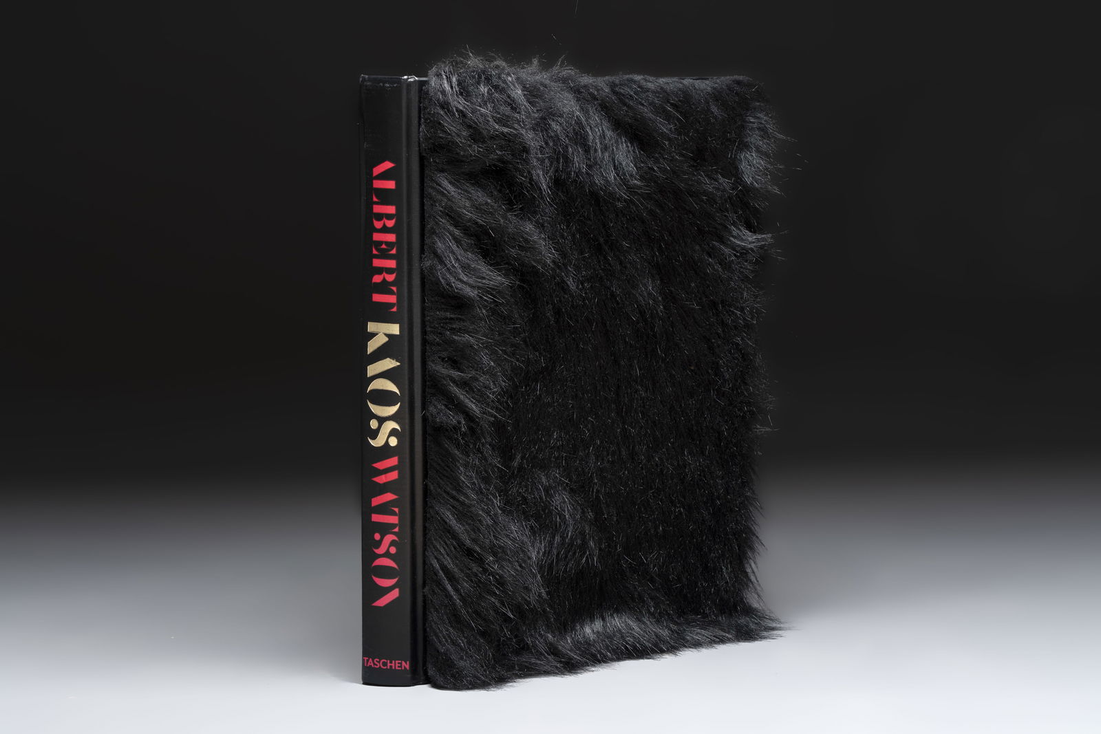 Albert Watson (1942): 'KAOS', sample copy with faux chimpanzee fur fitting, Taschen, 2017 (1 of 11)