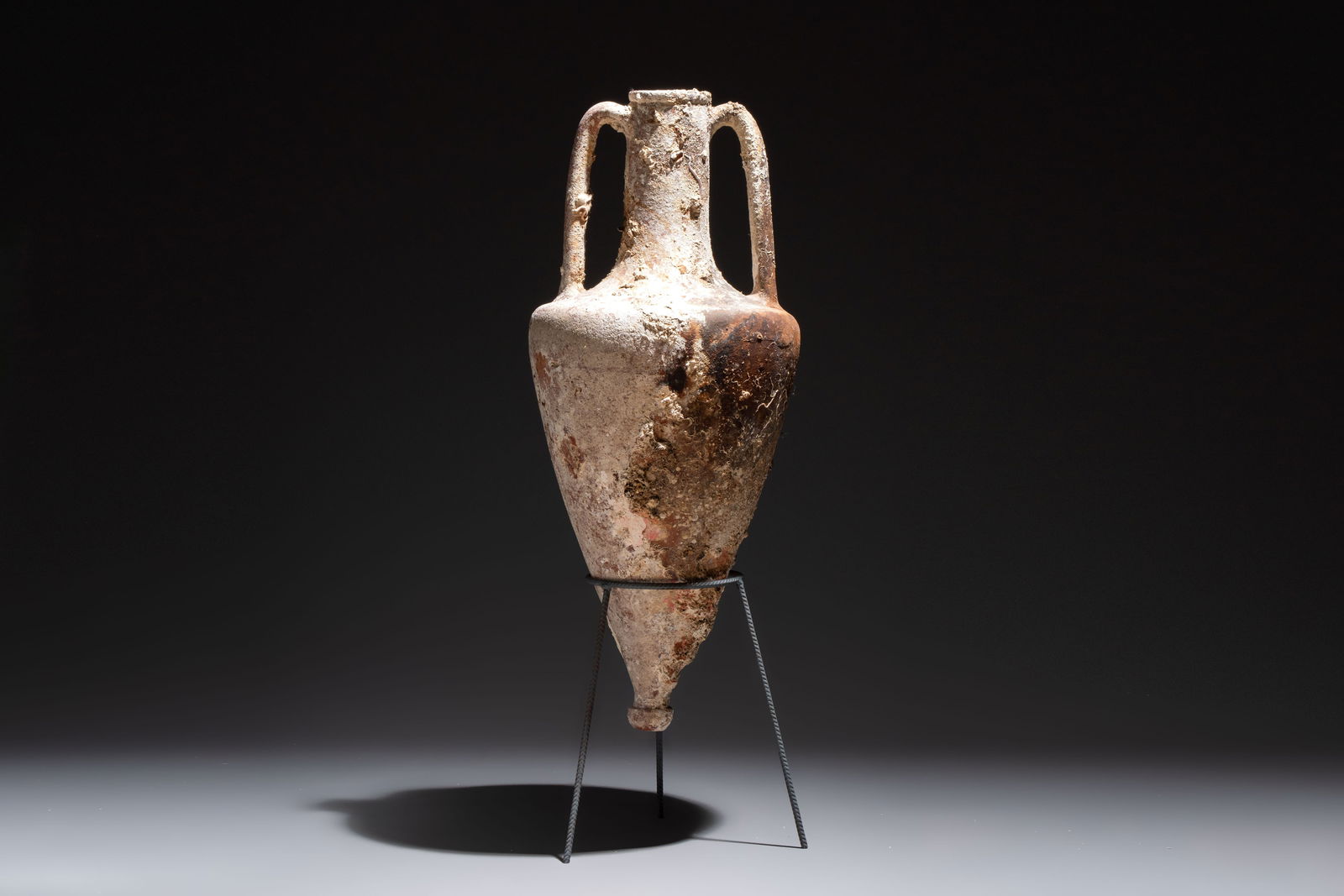 A Greek pottery wine amphora, Macedonia, 6th/4th C. b.C. (1 of 6)