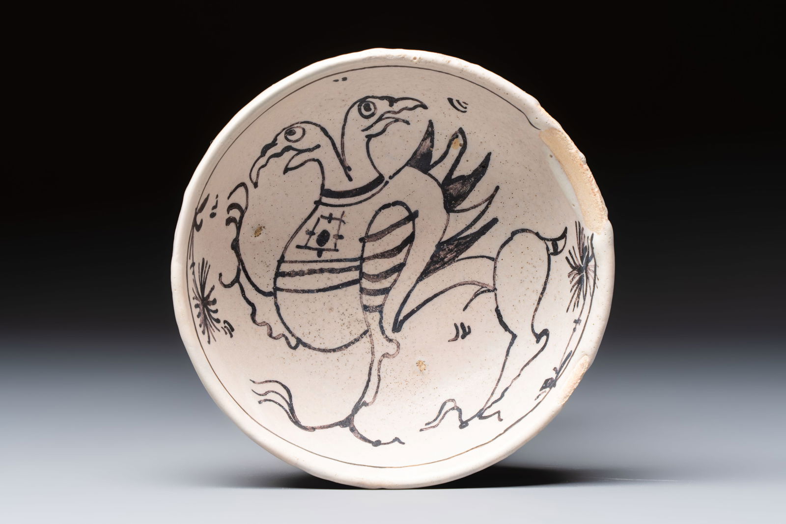An unusual early Italian maiolica bowl with a two-headed mythical bird, 15th C. (1 of 6)