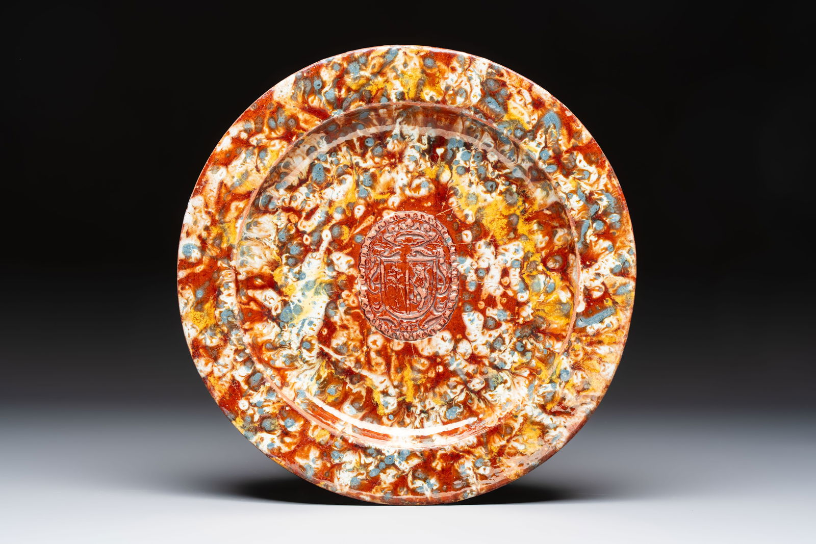 A highly unusual Italian faux marble-splashed armorial pottery dish, 17th C. (1 of 2)