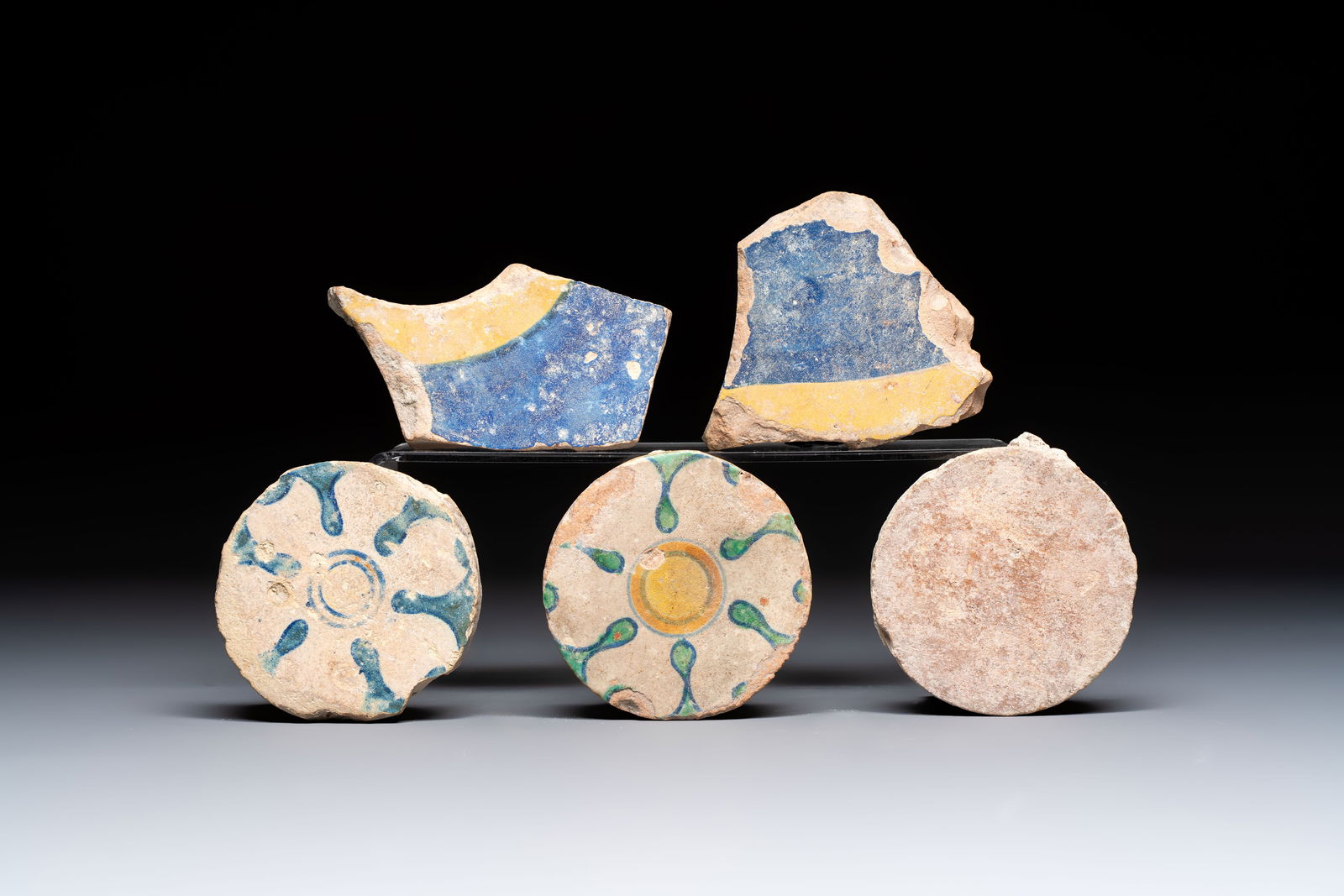 Five polychrome maiolica floor tiles from the castle of Breda, attributed to the Guido Andries (1 of 5)