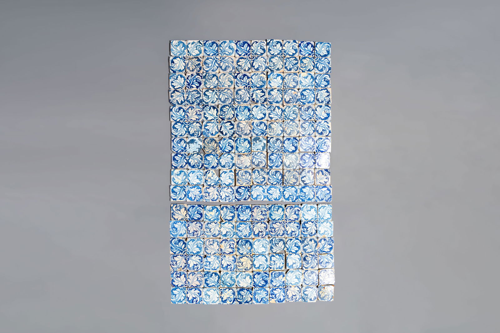 A large collection of 160 blue and white Spanish tiles with arabesque pattern, 2nd half 16th C. (1 of 3)