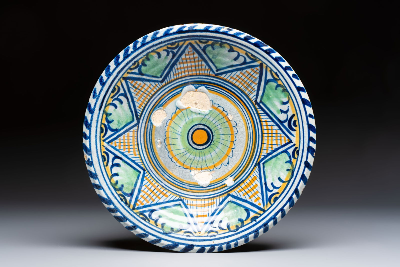 A polychrome Dutch Delft maiolica dish, 16th C. (1 of 2)
