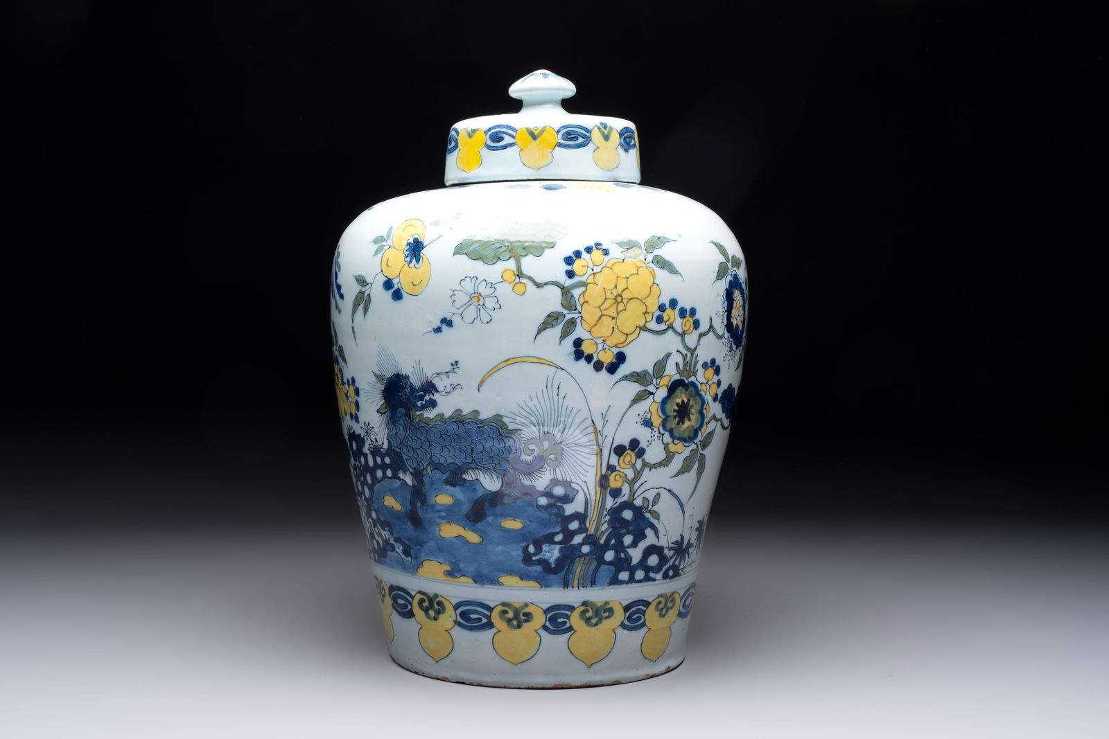 A blue, white and yellow Dutch Delft 'Qilin' vase, 17th C.: A blue, white and yellow Dutch Delft 'Qilin' vase, 17th C. H.: 36 cm (incl. cover)