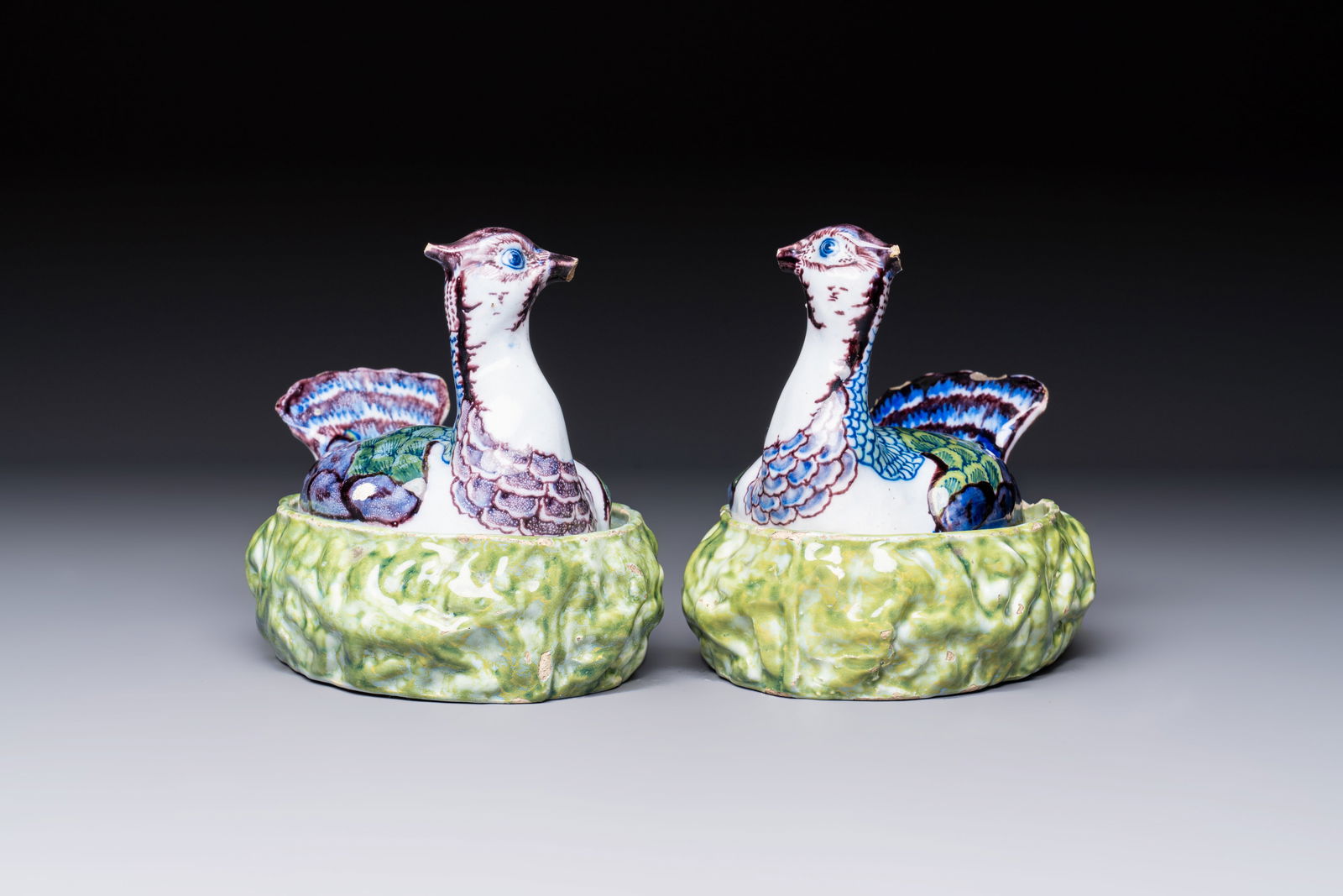 A pair of polychrome Dutch Delft 'Lapwings' tureens and covers, 18th C. (1 of 8)