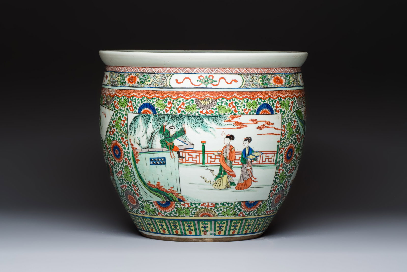 A Chinese famille verte 'Zhu Lin Qi Xian' and 'Xi Xiang Ji' fish bowl or jardinière,: A Chinese famille verte 'Zhu Lin Qi Xian' and 'Xi Xiang Ji' fish bowl or jardinière, 19th C. Dia.: 45,7 cm - H.: 40,6 cm