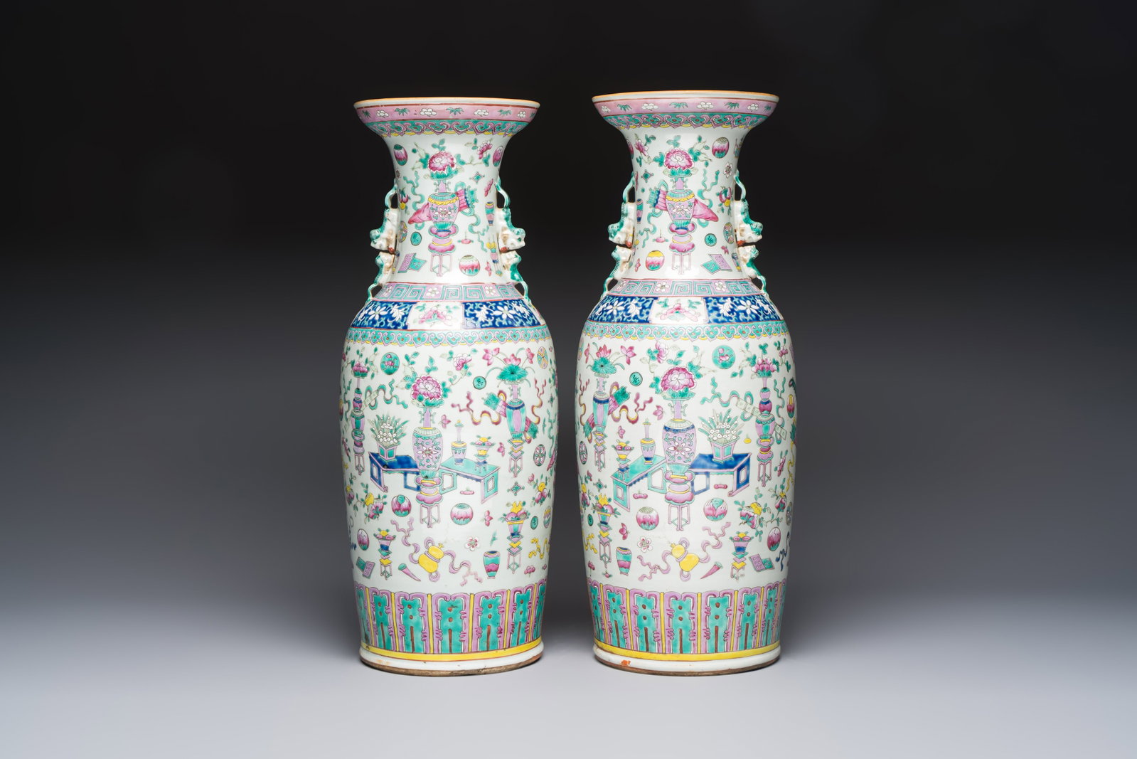 A pair of Chinese famille rose 'Antiquities' vases, 19th C. (1 of 6)