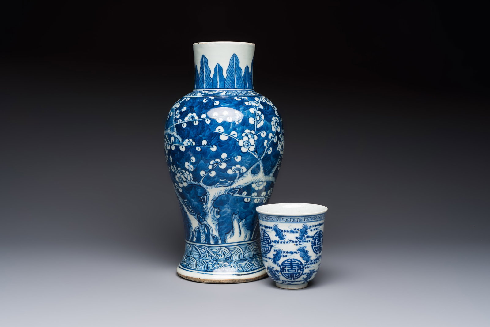 A Chinese blue and white vase and a vessel, 19th C. (1 of 13)