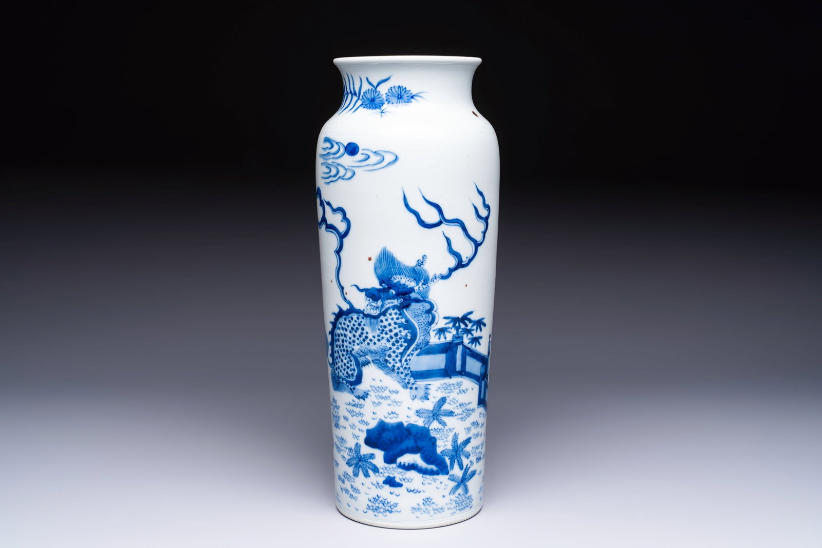 A Chinese blue and white 'Qilin' sleeve vase, 19th C. (1 of 7)