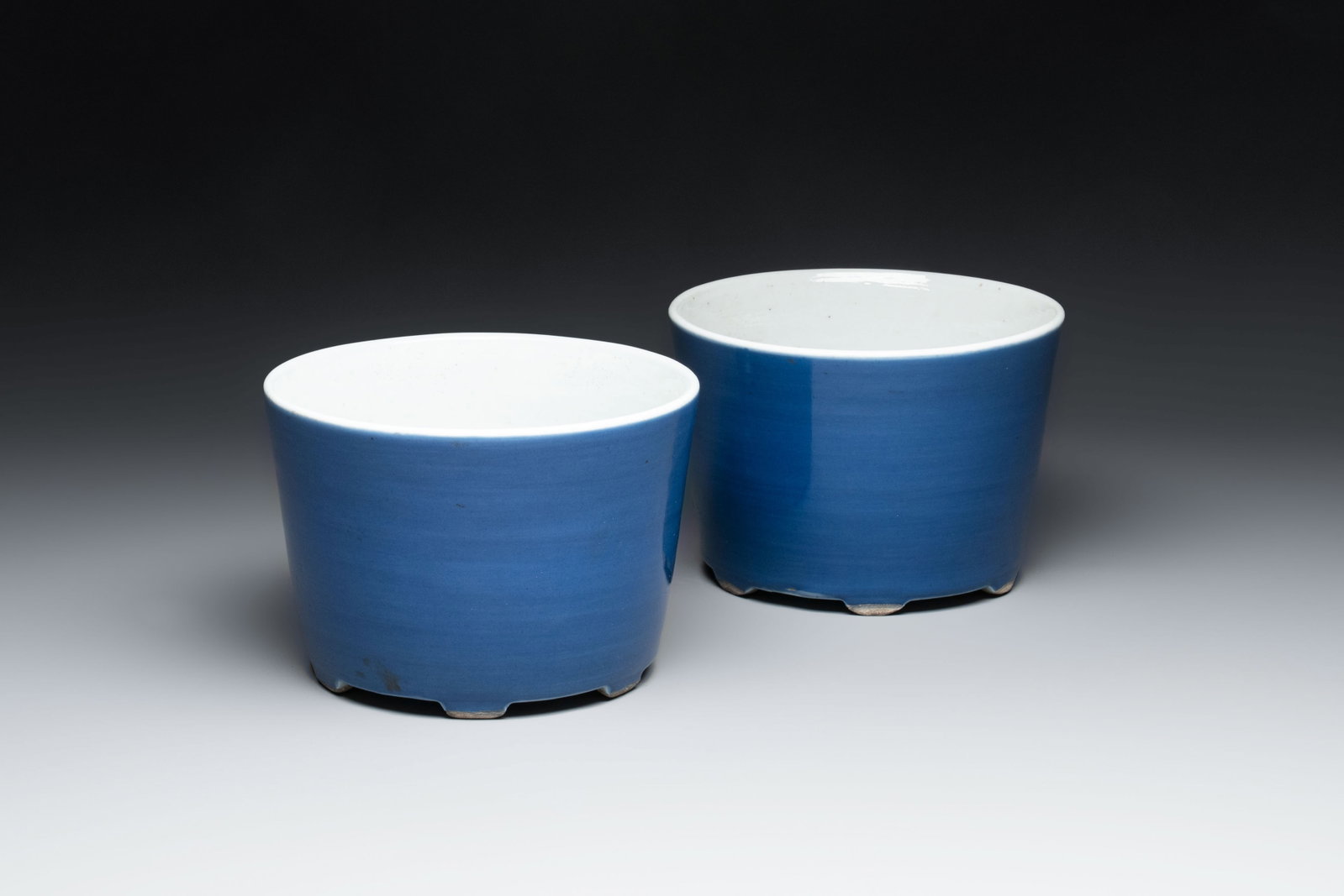 A pair of Chinese sacrificial blue-glazed jardinières, Yongzheng mark, 19th C. (1 of 5)