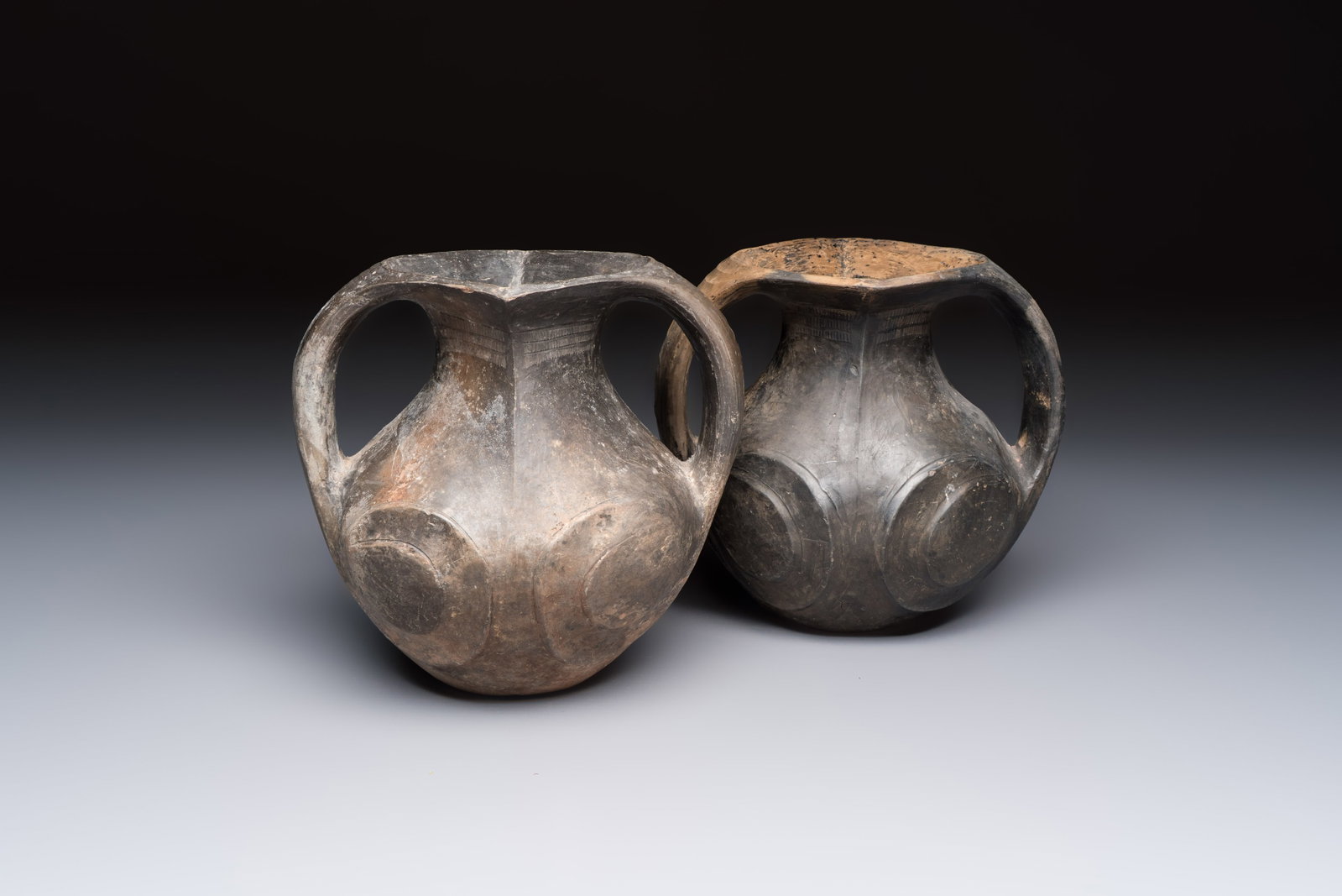 Two Chinese Sichuan black burnished pottery amphoras, Han: Two Chinese Sichuan black burnished pottery amphoras, Han H.: 18,6 cm (the tallest) H.: 17,9 cm (the smallest)