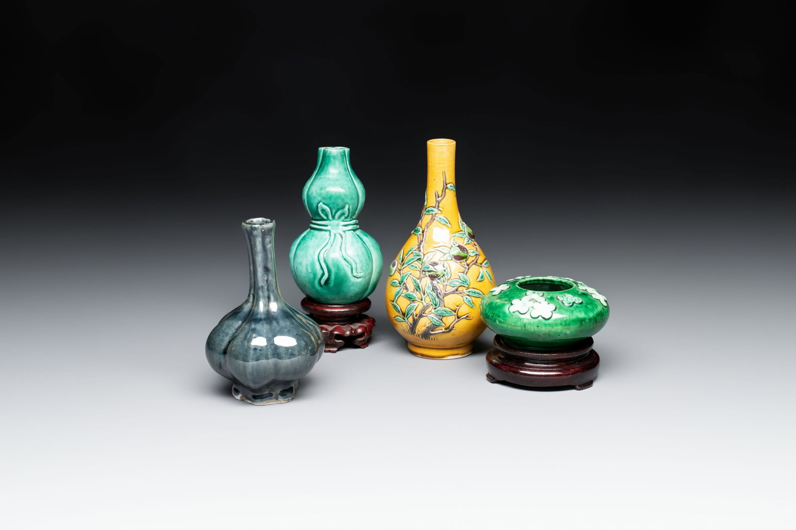 Four Chinese monochrome wares and two wooden stands, 19th C. (1 of 5)