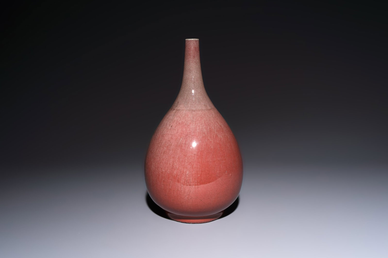 A Chinese copper-red-glazed bottle vase, 18/19th C. (1 of 6)
