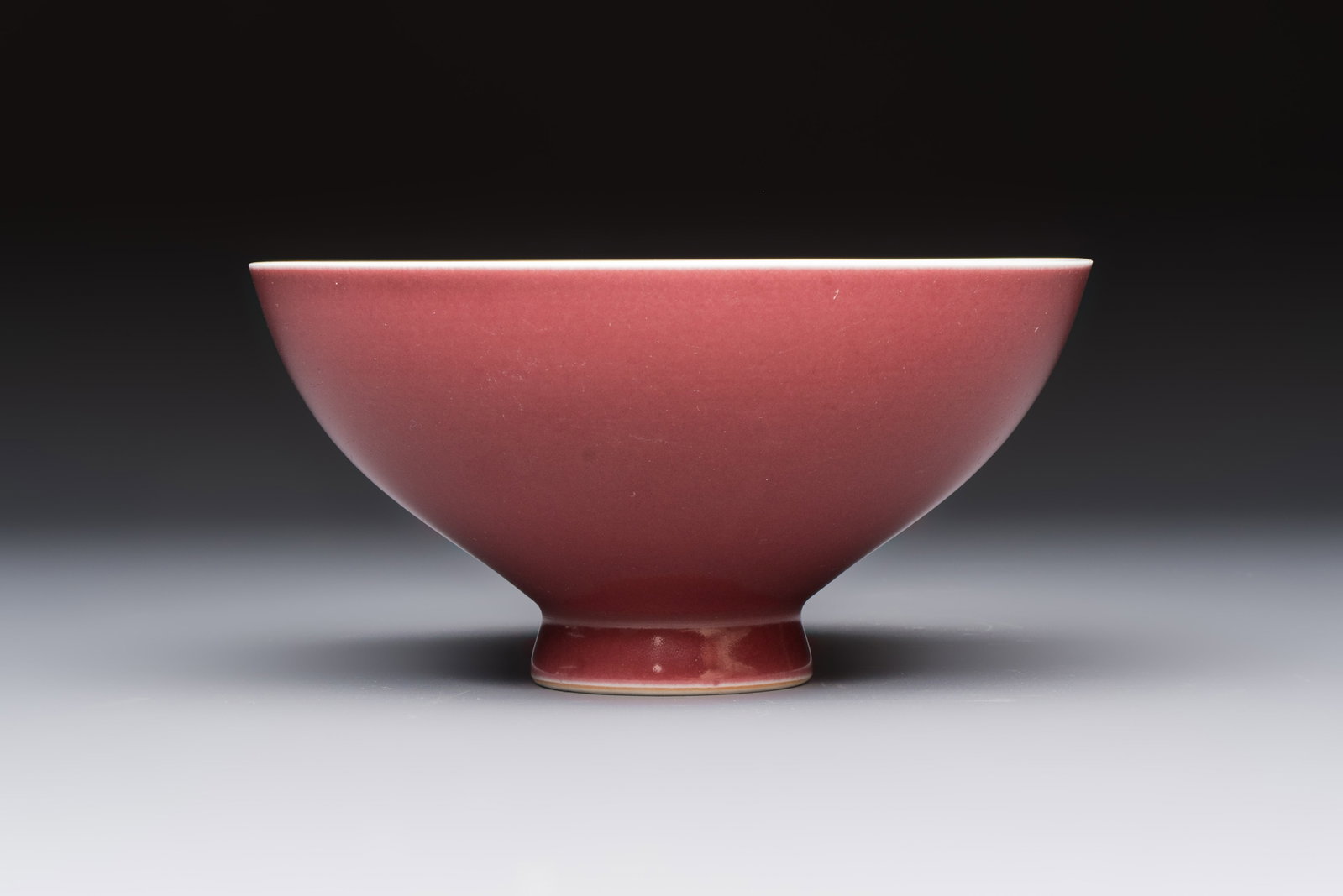 A Chinese copper-red-glazed 'Lianzi' bowl, Qianlong mark and of the period: A Chinese copper-red-glazed 'Lianzi' bowl, Qianlong mark and of the period Dia.: 15,1 cm - H.: 7,5 cm Provenance: - A Dutch private Collection. - Acquired from Edward Pranger Oriental Art, Amsterdam, 