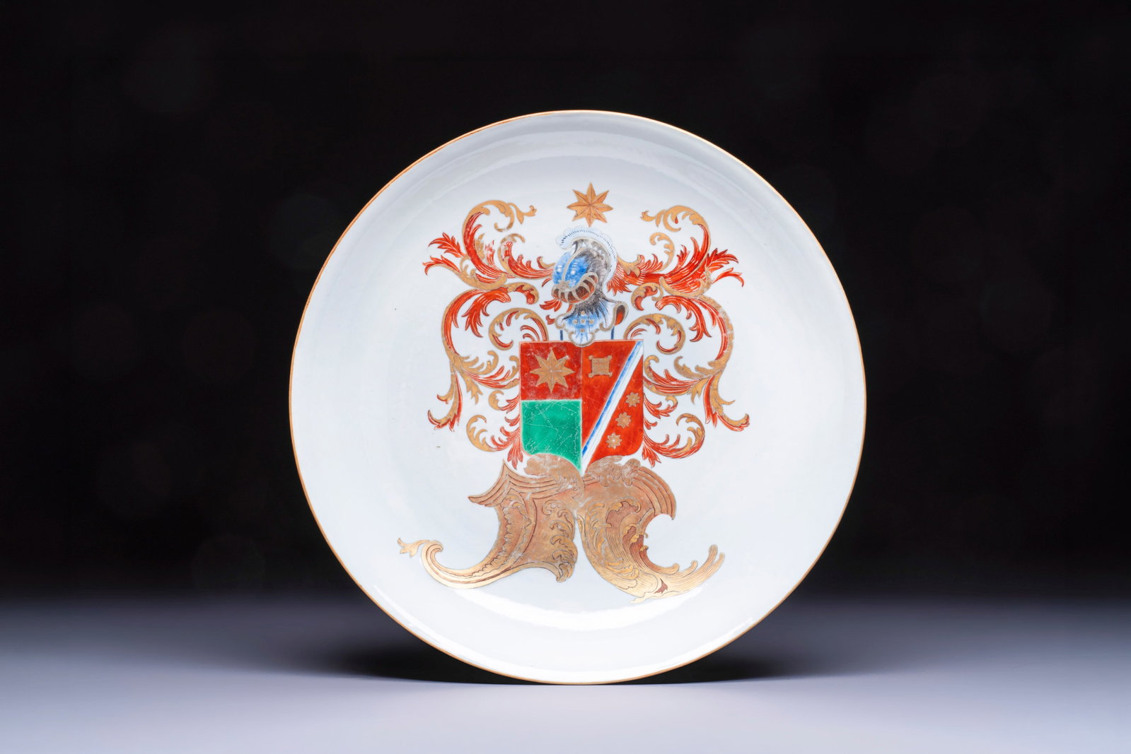A large Chinese armorial dish with the arms of De Heere for the Dutch market, Qianlong, ca. (1 of 2)