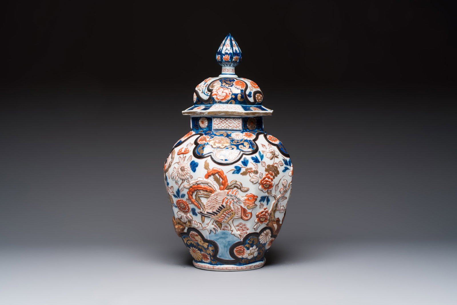 A French Imari-style 'Phoenixes' vase and cover with relief design, Samson, Paris, 19th C. (1 of 10)