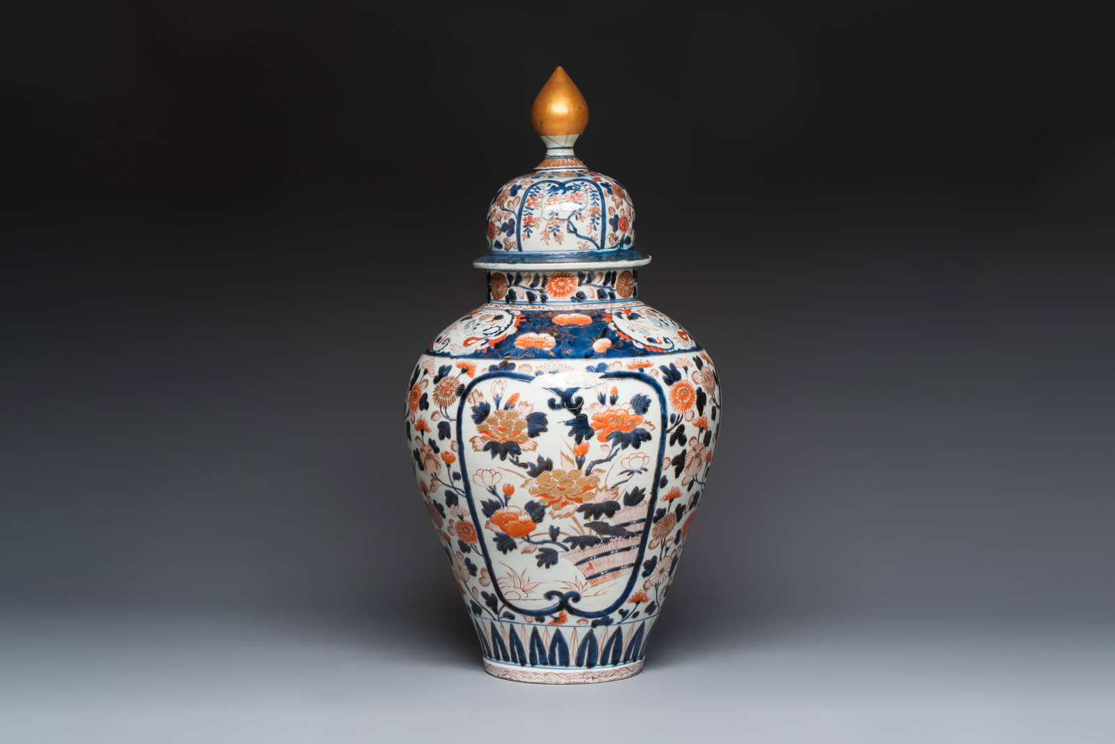 A large Japanese Imari baluster vase and cover with floral design, Edo, 17/18th C. (1 of 6)