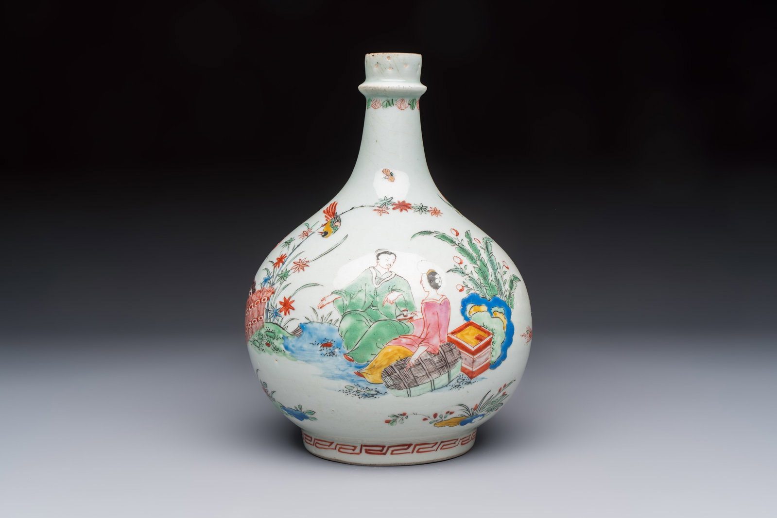 A very fine Dutch-decorated Japanese Arita bottle, Edo, 17th C. (1 of 6)