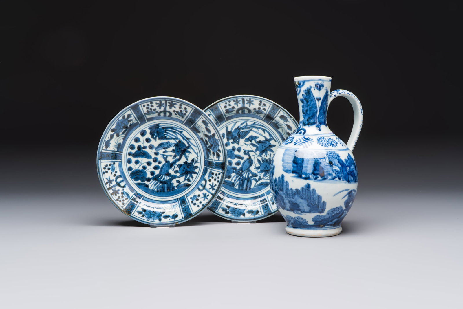 A Japanese Arita blue and white jug and a pair of plates, Edo, 17th C. (1 of 9)
