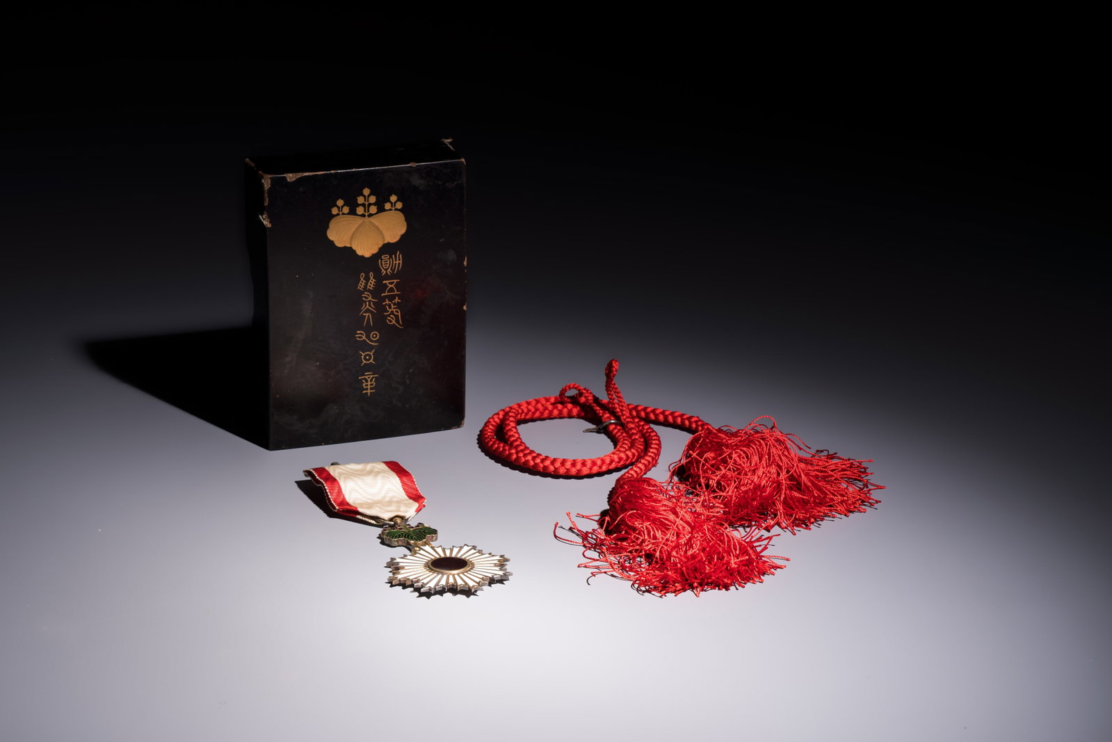 A Japanese Order of the Rising Sun, Fifth Class, in its original lacquer box, Meiji, 19/20th C. (1 of 5)