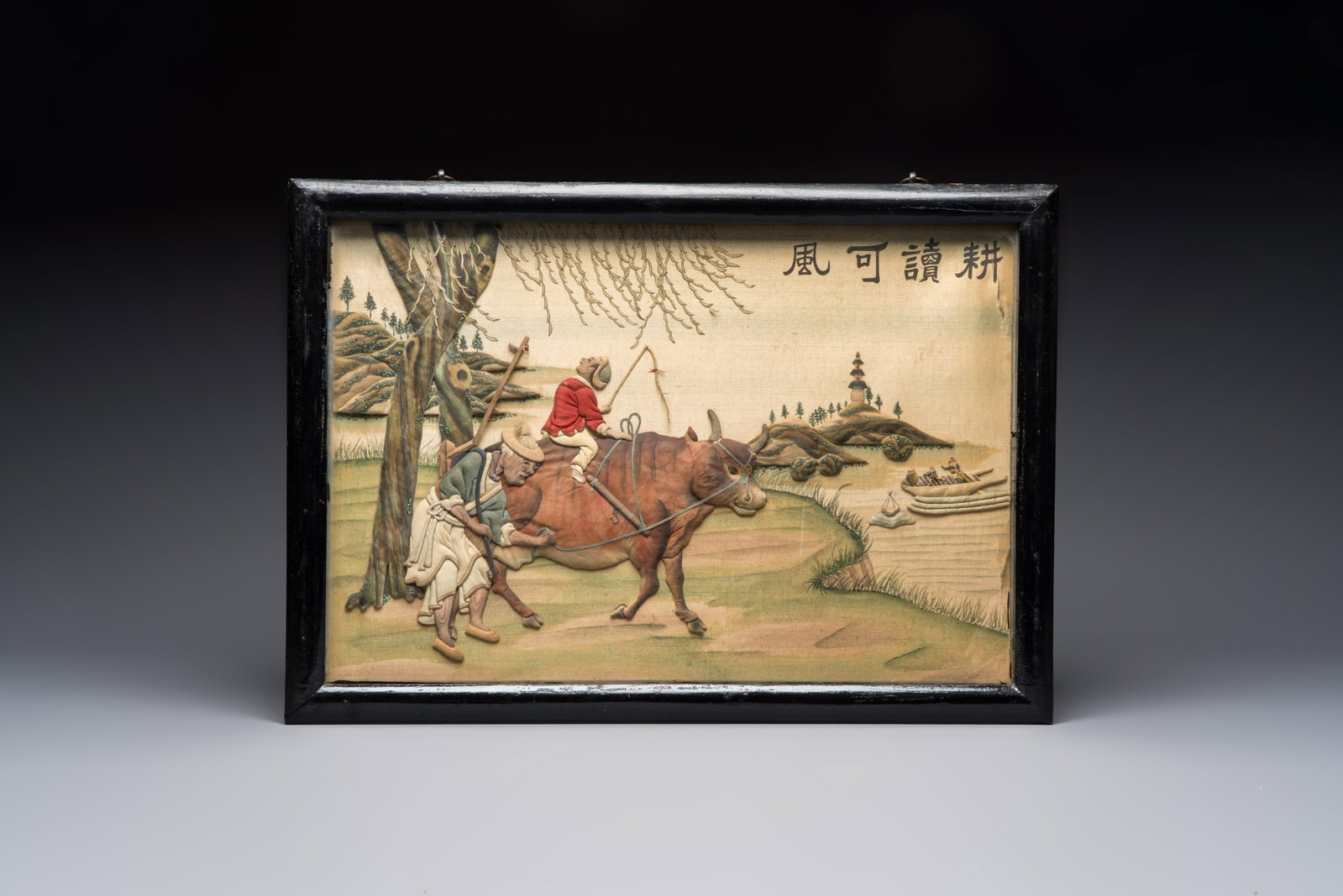 A framed Chinese 'Geng Du Ke Feng' silk work, Republic: A framed Chinese 'Geng Du Ke Feng' silk work, Republic Dim.: 62,8 x 44,2 cm (the frame) Dim.: 56,6 x 37,7 cm (the work)
