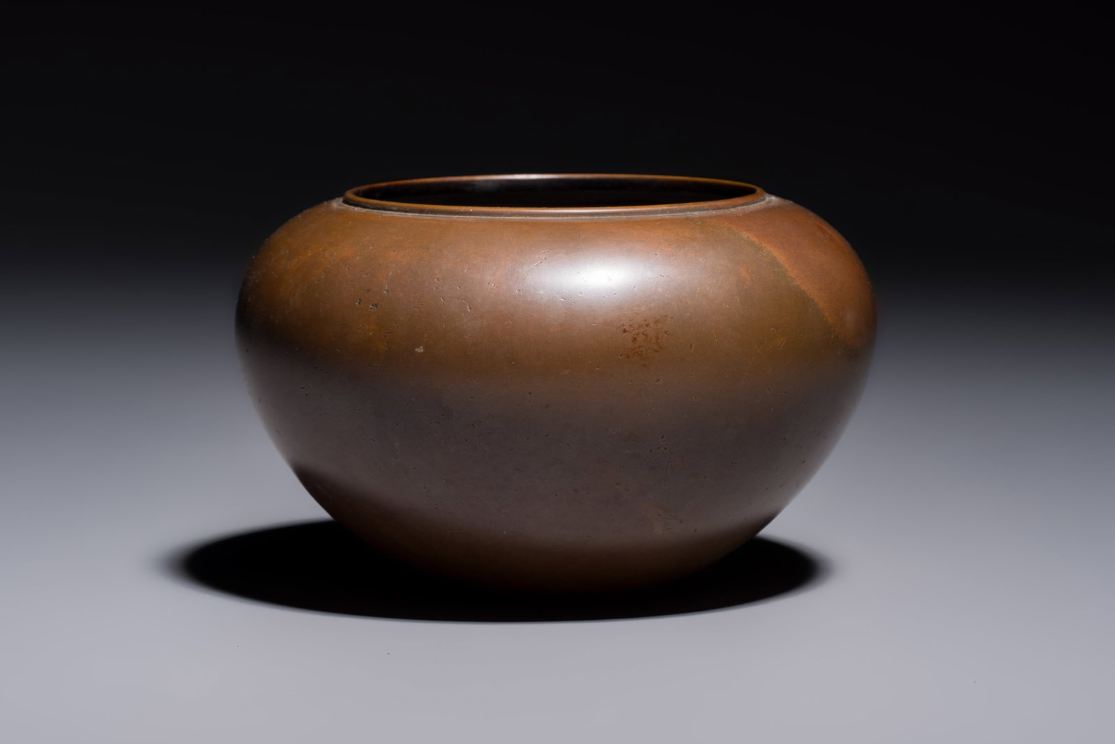 A Chinese bronze Bo-shaped censer, Xuande mark, 17/18th C. (1 of 6)