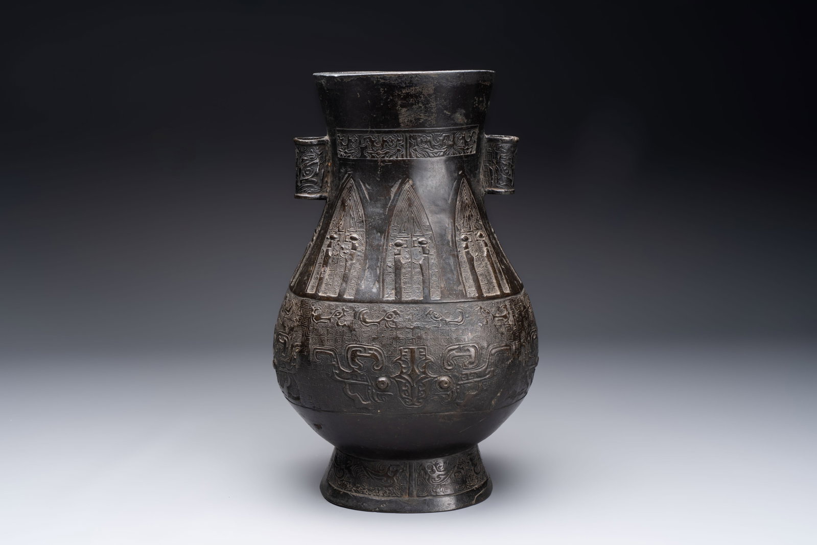 A large Chinese archaistic arrow vase with Taotie design, 'Touhu', Yuan/Ming (1 of 7)