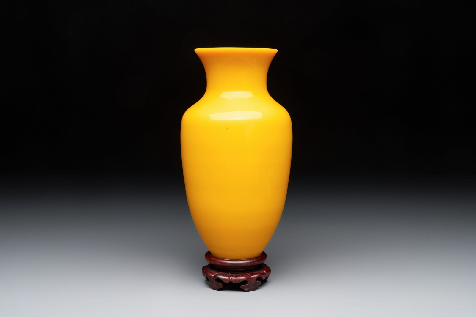 A Chinese yellow Peking glass vase on a wooden stand, 19th C. (1 of 6)