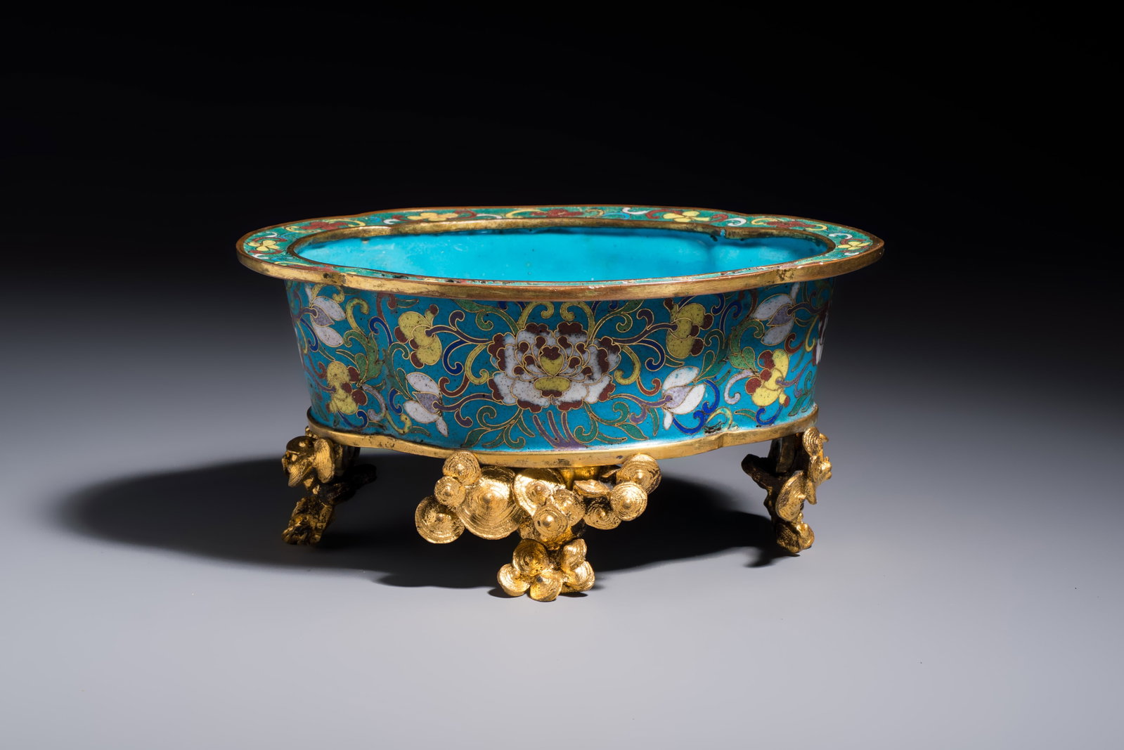 A Chinese cloisonné quatrefoil jardinière with later European-mounted feet, 18/19th C. (1 of 7)