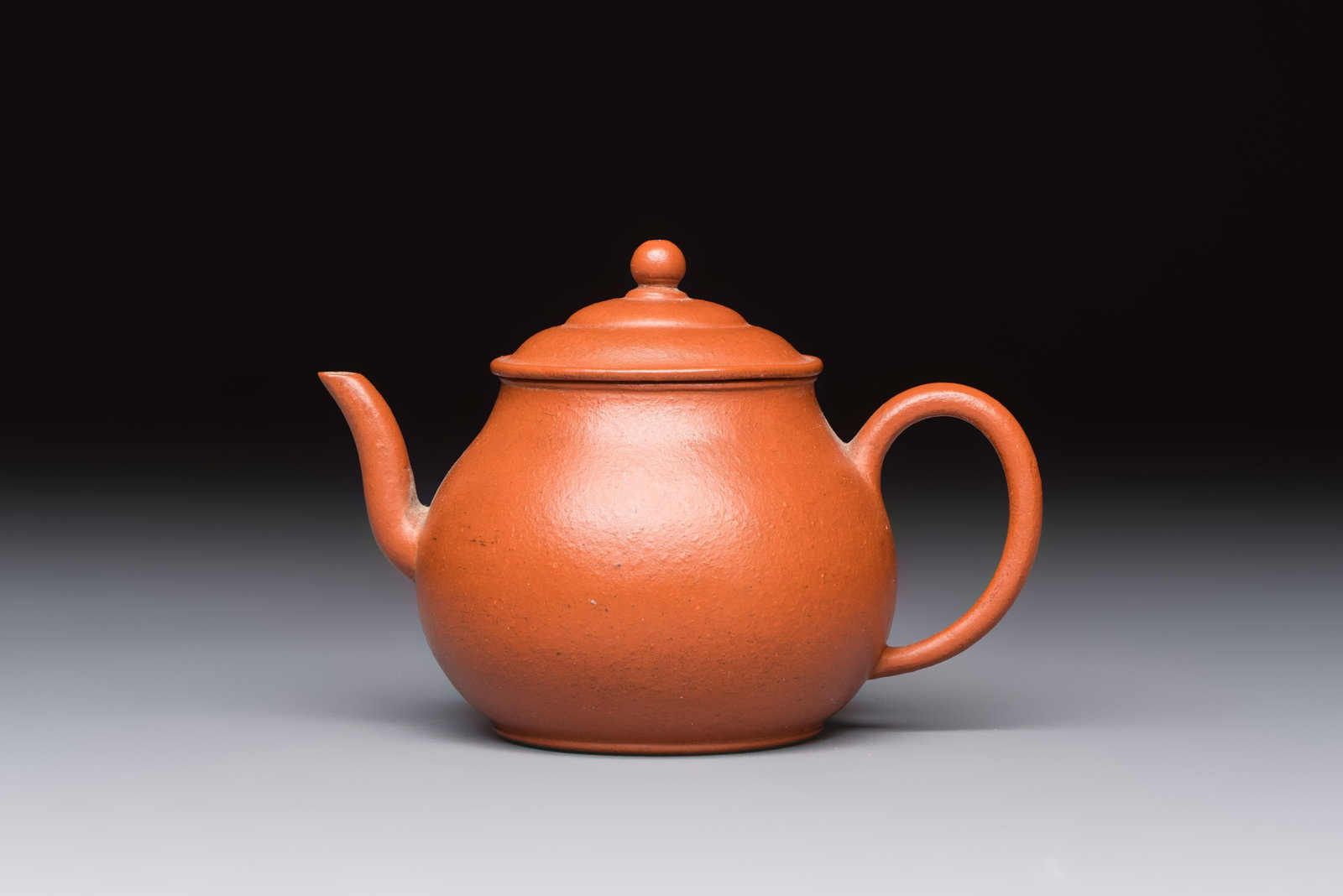 A Chinese Yixing stoneware teapot and cover, signed Hui Mengchen, 20th C. (1 of 7)