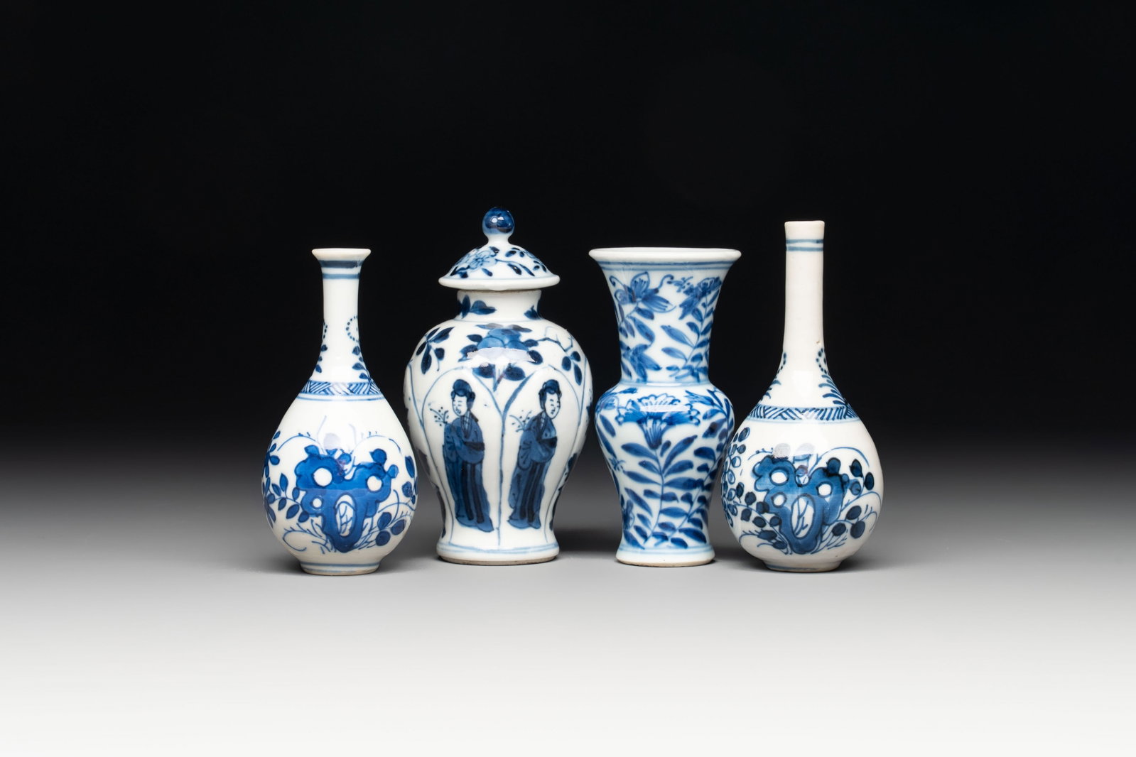 Four Chinese blue and white miniature vases, one with cover, Kangxi (1 of 7)