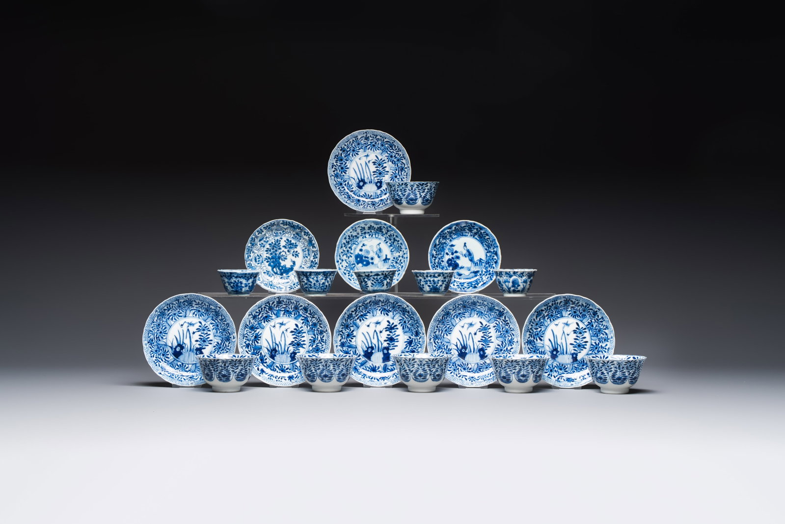 11 Chinese blue and white cups and 9 saucers, Kangxi and jade marks, Kangxi and later: 11 Chinese blue and white cups and 9 saucers, Kangxi and jade marks, Kangxi and later Dia.: 13,2 cm (thelargest saucer) Dia.: 8,6 cm - H.: 4,9 cm (the largest cup) Dia.: 11 cm (the smallest saucer) Di