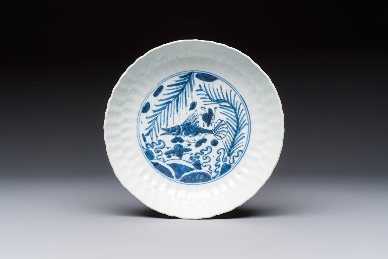A Chinese blue and white 'Fish' plate, Chenghua mark, Tianqi: A Chinese blue and white 'Fish' plate, Chenghua mark, Tianqi Dia.: 20 cm