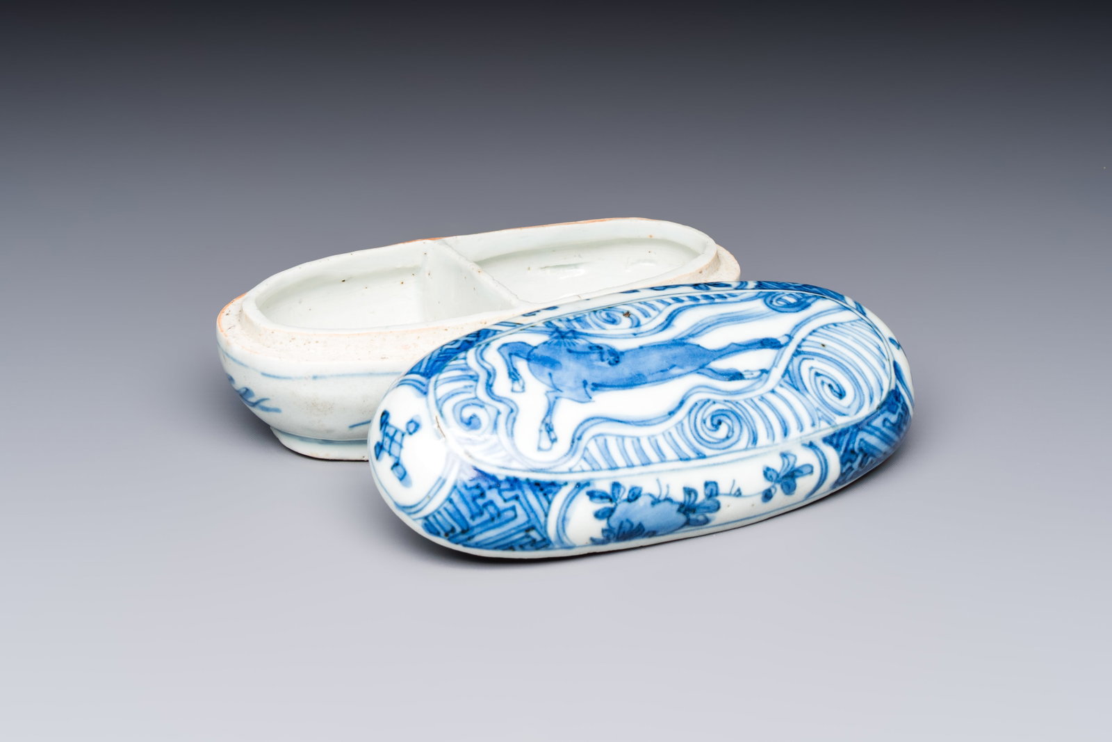 A Chinese blue and white 'Flying horse' betel nut box and cover, Wanli (1 of 7)