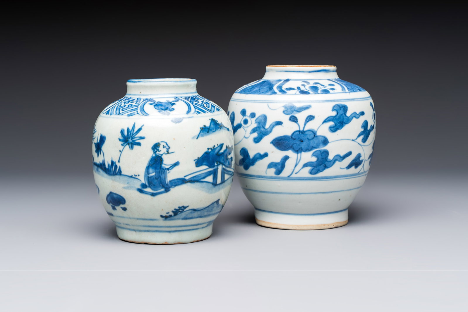 Two Chinese blue and white jars with figural and floral design, late Ming: Two Chinese blue and white jars with figural and floral design, late Ming H.: 14 cm (the tallest) H.: 13 cm (the smallest) Provenance: - A Belgian private collection, Antwerp.