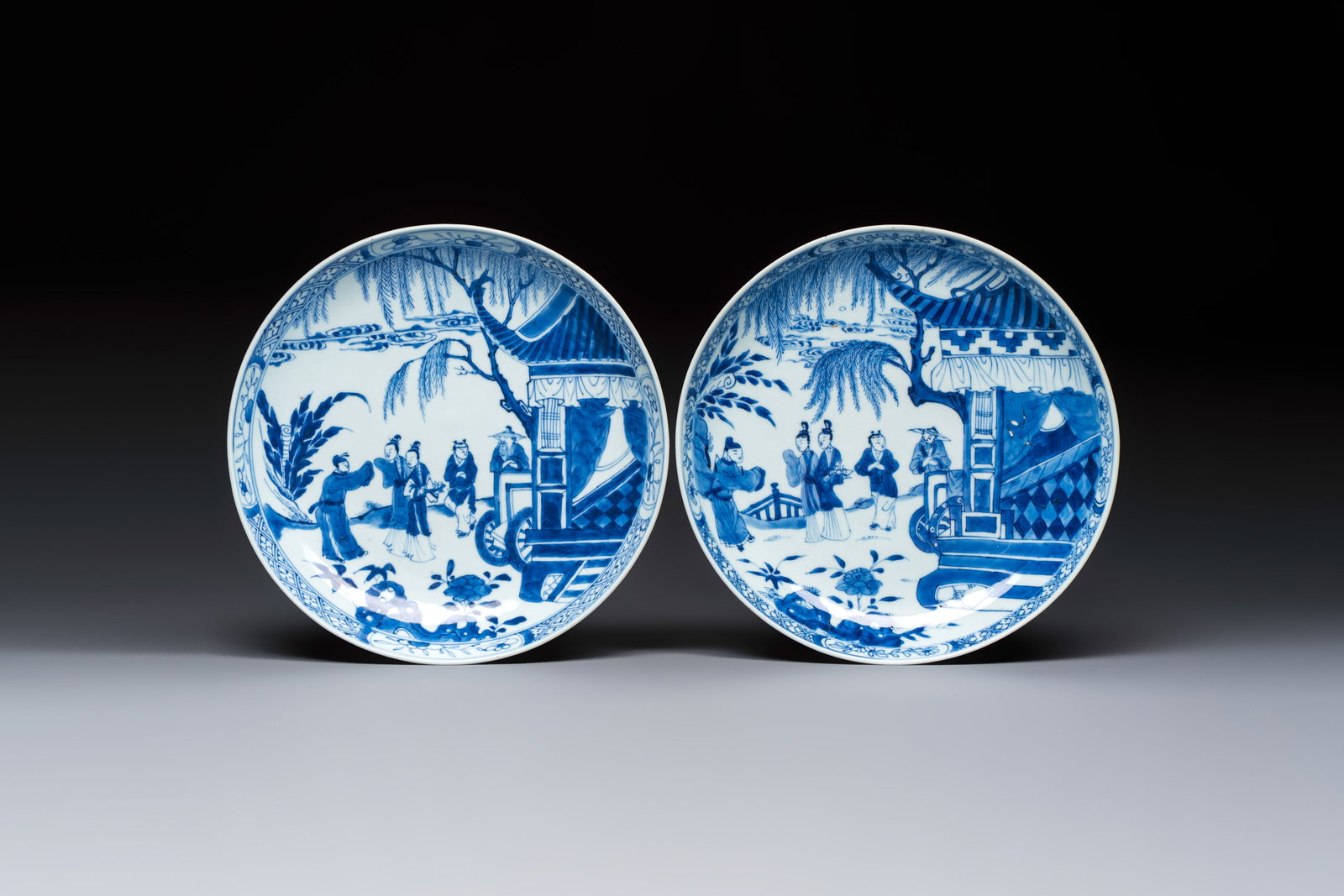 A pair of Chinese blue and white plates with narrative design, Yongzheng: A pair of Chinese blue and white plates with narrative design, Yongzheng Dia.: 24,8 cm