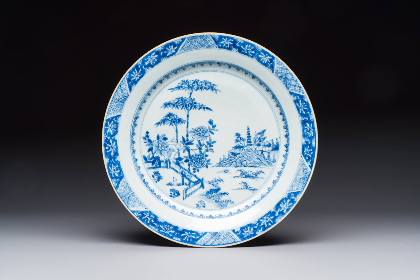 A Chinese blue and white dish with landscape design, Qianlong: A Chinese blue and white dish with landscape design, Qianlong Dia.: 34,2 cm