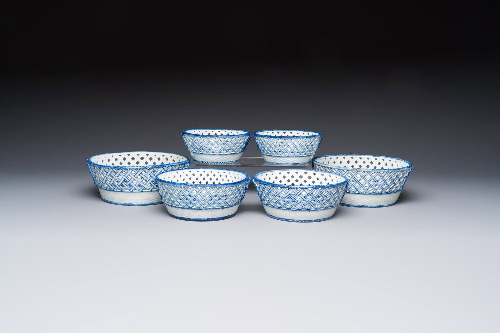 Six Chinese blue and white reticulated baskets with pagodas along a river, Qianlong (1 of 13)