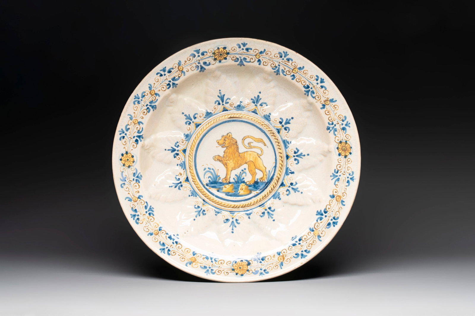 A large Italian maiolica 'Lion' dish, Montelupo, 17th C. (1 of 2)