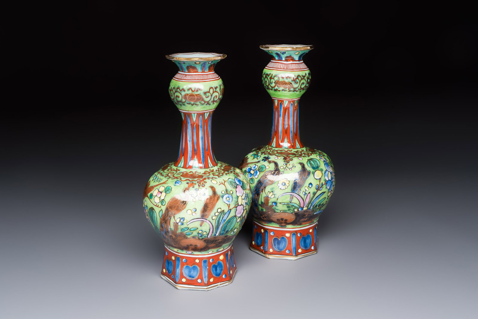 A pair of clobbered Dutch Delft vases, 17th C. (1 of 7)