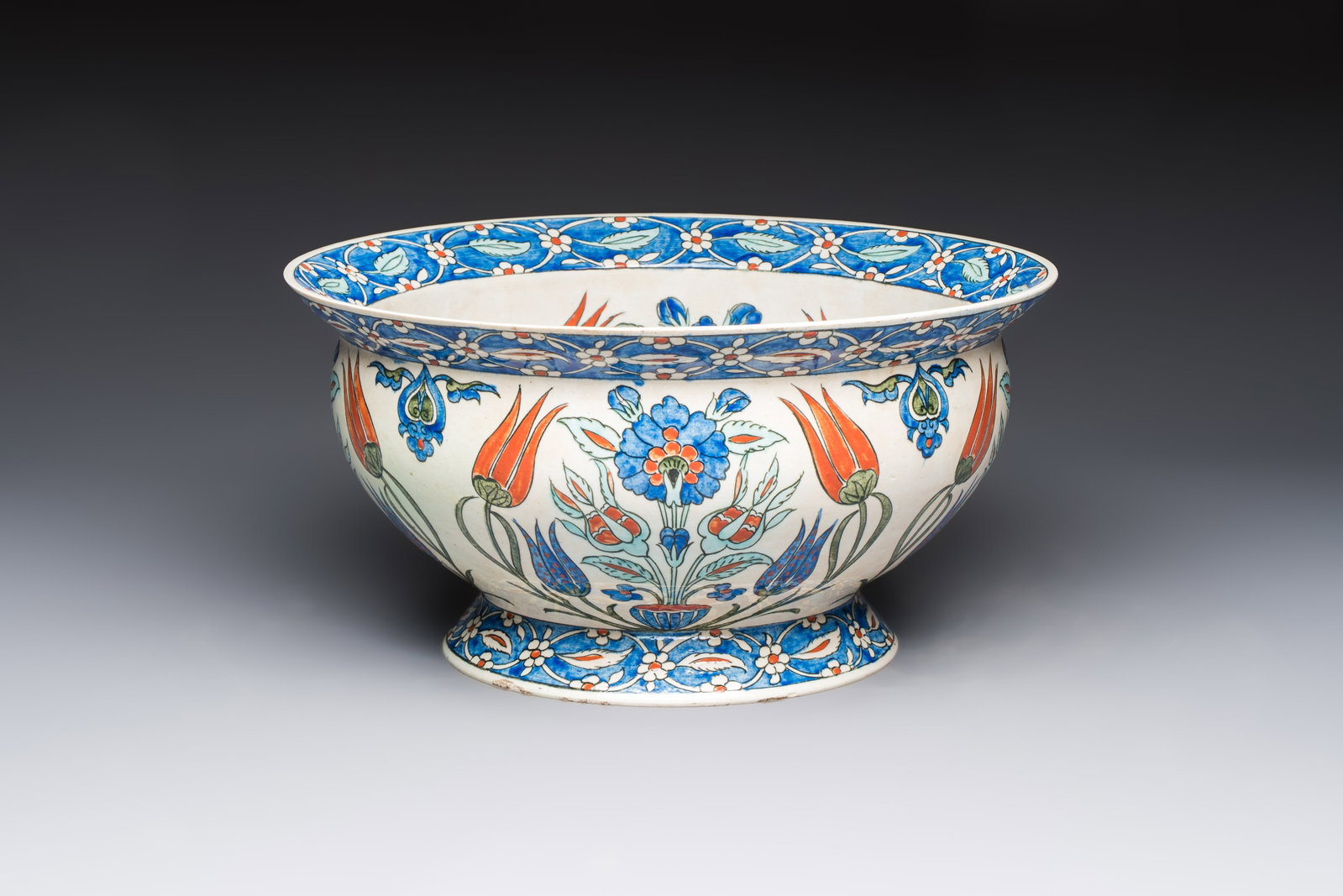 A fine Iznik-style footed bowl, Samson, Paris, 19th C. (1 of 7)