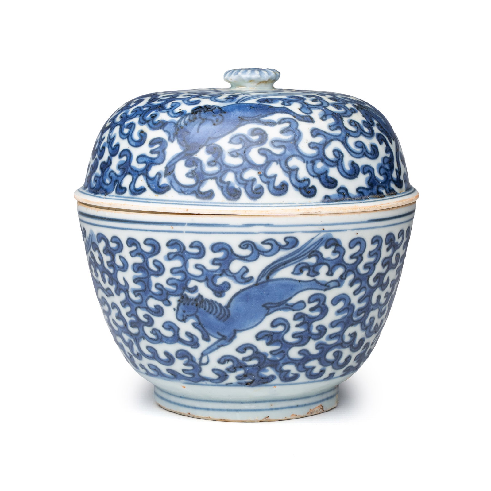 A Chinese blue and white 'Gallopping Flying Horses' bowl and cover, Wanli: A Chinese blue and white 'Gallopping Flying Horses' bowl and cover, Wanli Dia.: 13,3 cm - H.: 12,9 cm | incl. cover Provenance: - Marc Michot, Bruges, with their label to the base. - The Mr. and Mrs. 